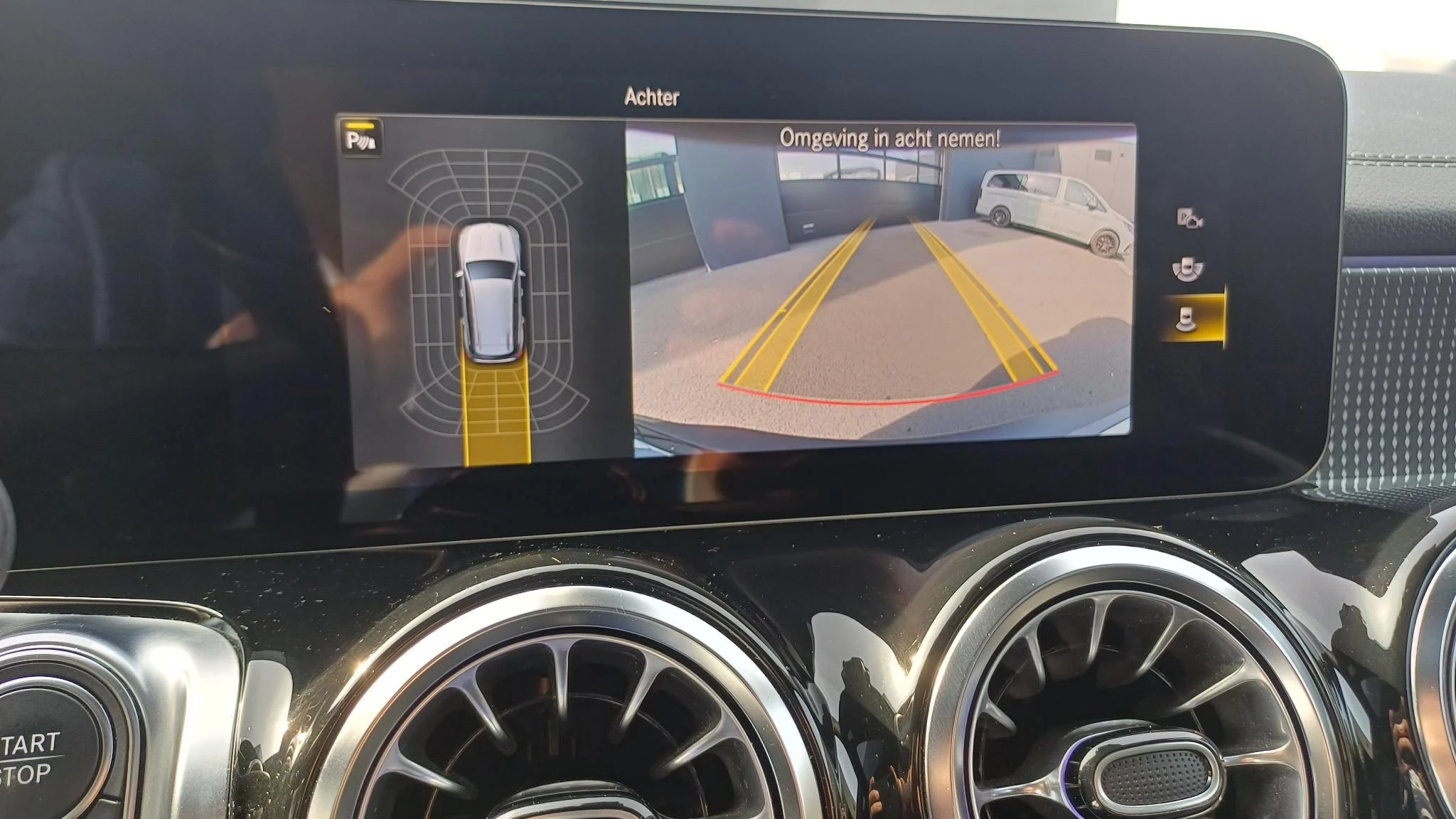 Mercedes-Benz EQB 250 AMG Line + 7-ZITPLAATSEN + LEDER + PANO DAK + CARPLAY +