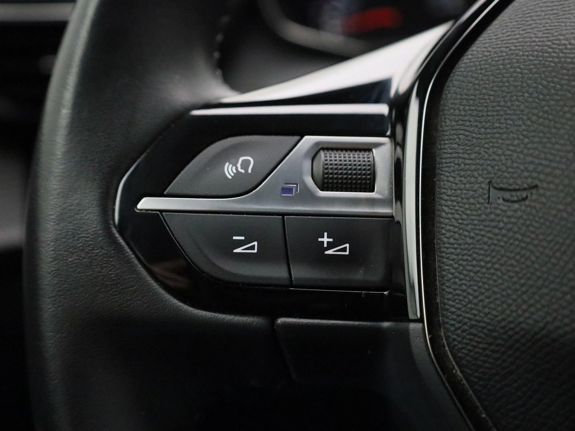 Peugeot-208-image-16