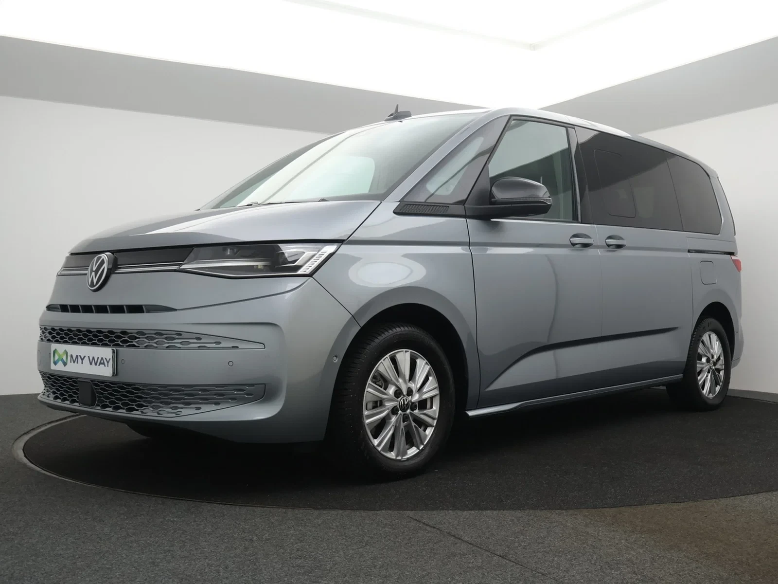 Volkswagen-Multivan-image-0
