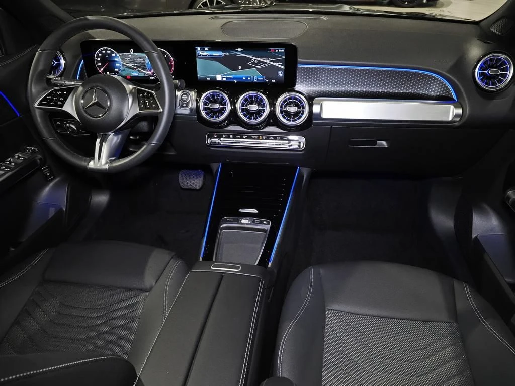 Mercedes-Benz-GLB 200 d-image-13