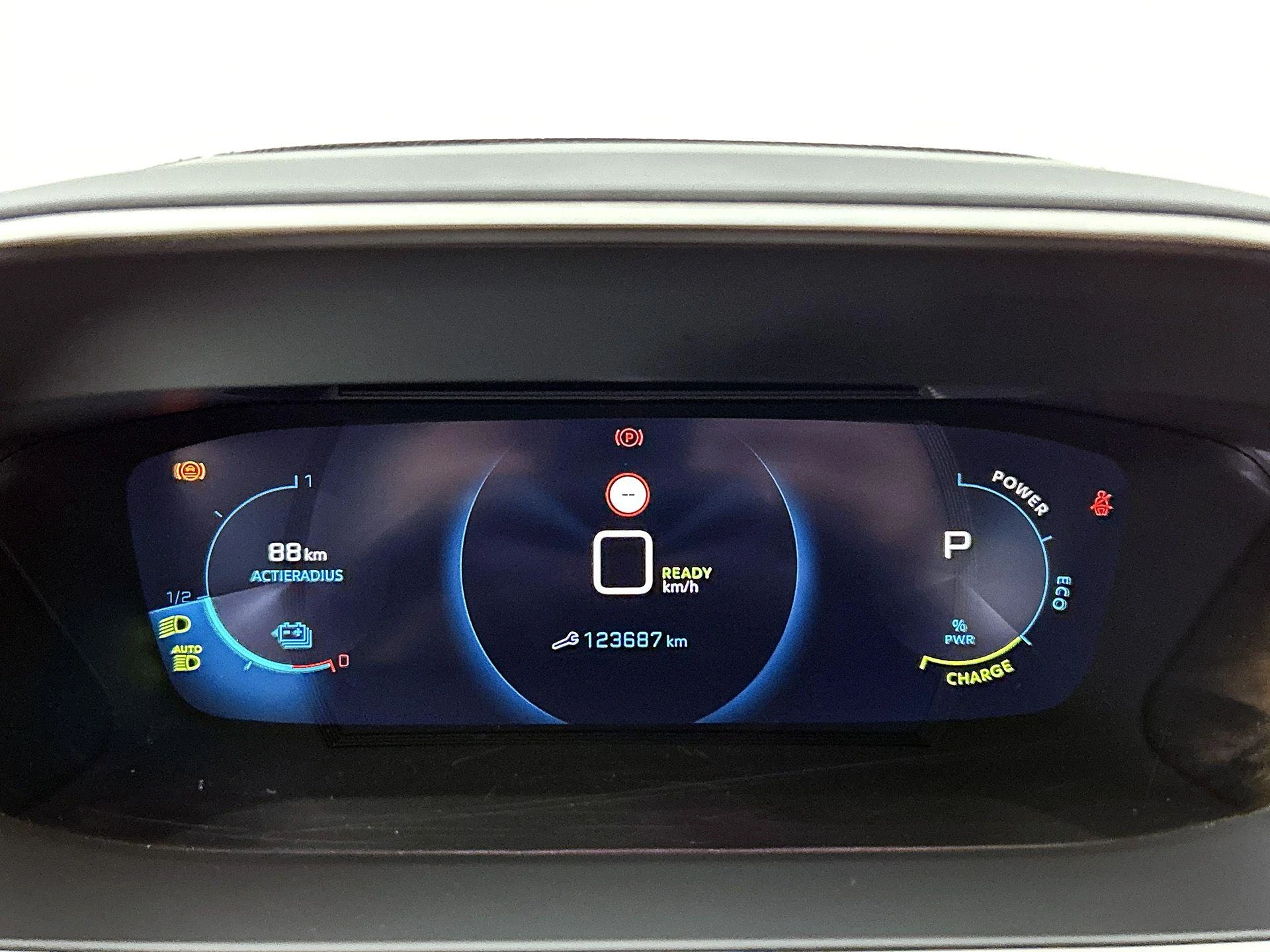 Peugeot-e-2008-image-21