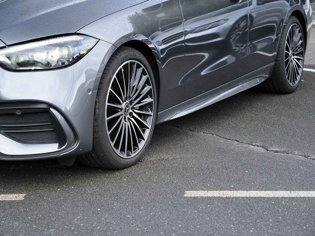 Mercedes-Benz-C-Klasse 300-image-6