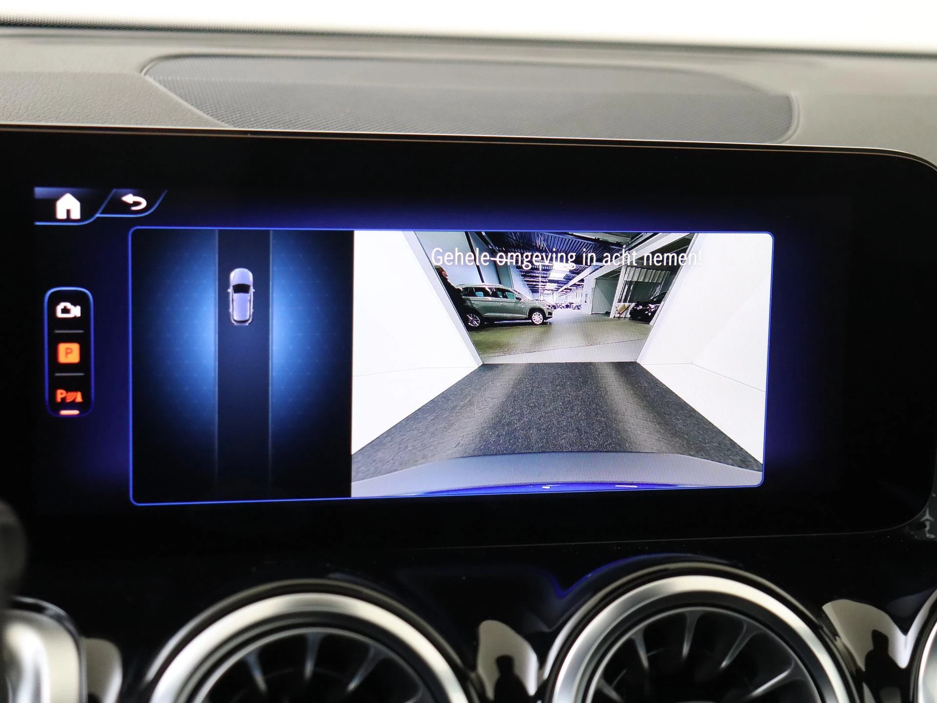 Mercedes-Benz-EQB-image-17