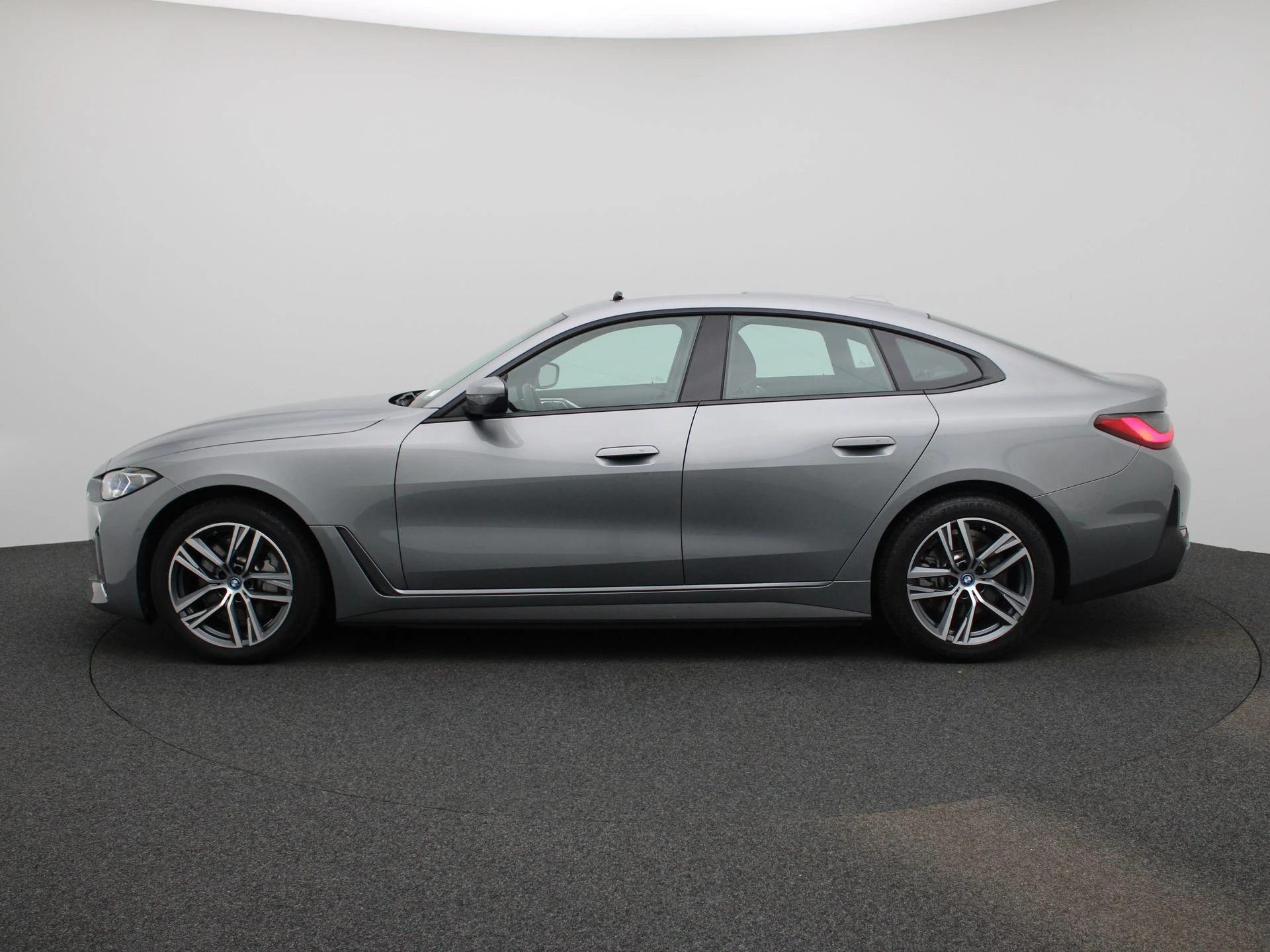 BMW-i4-image-3