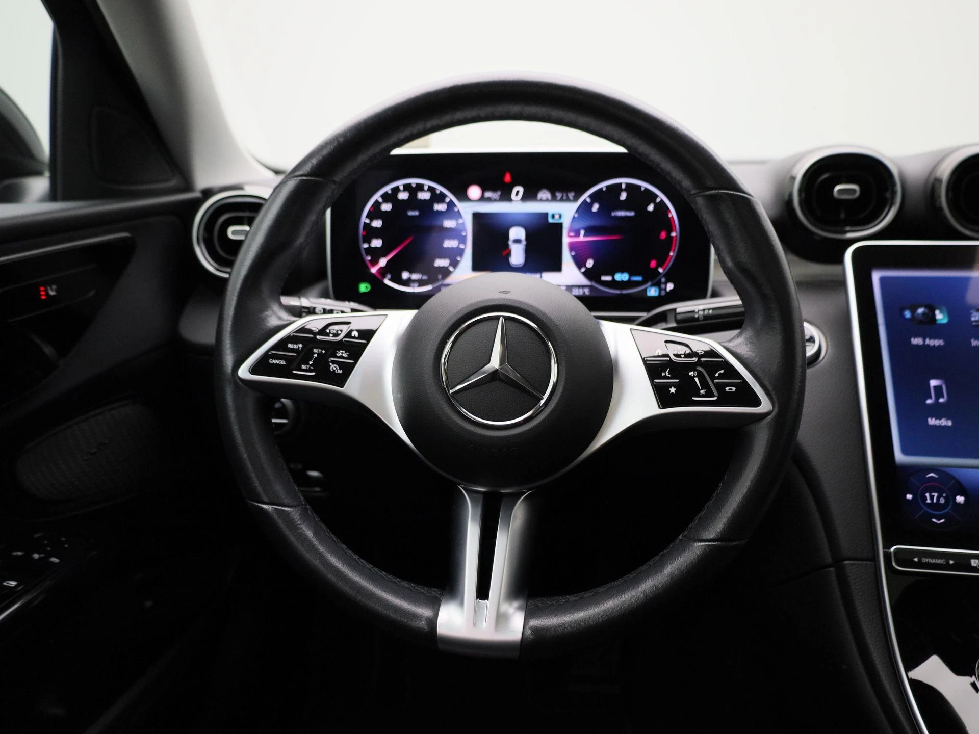 Mercedes-Benz-C-Klasse-image-6