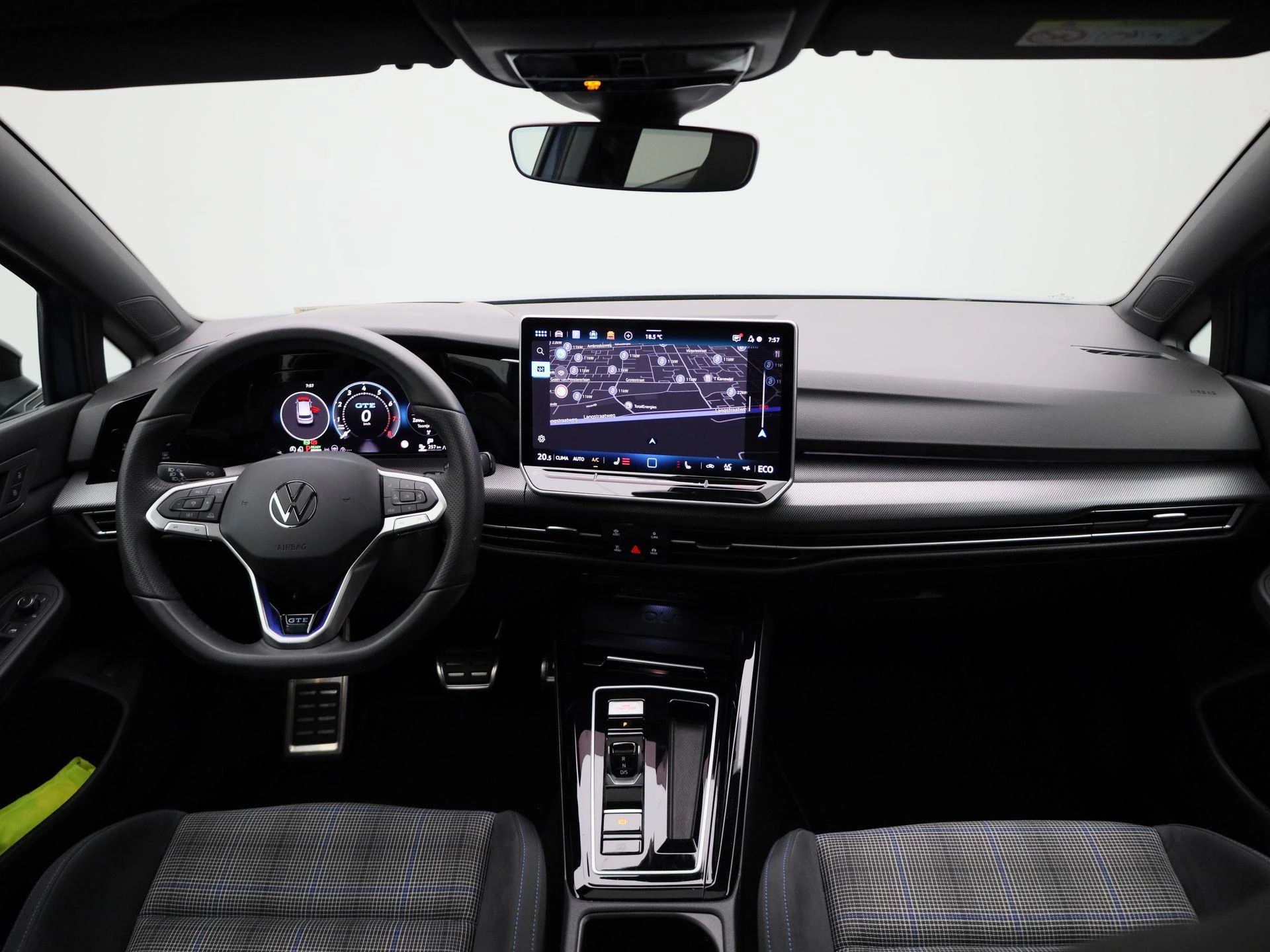 Volkswagen-Golf-image-43