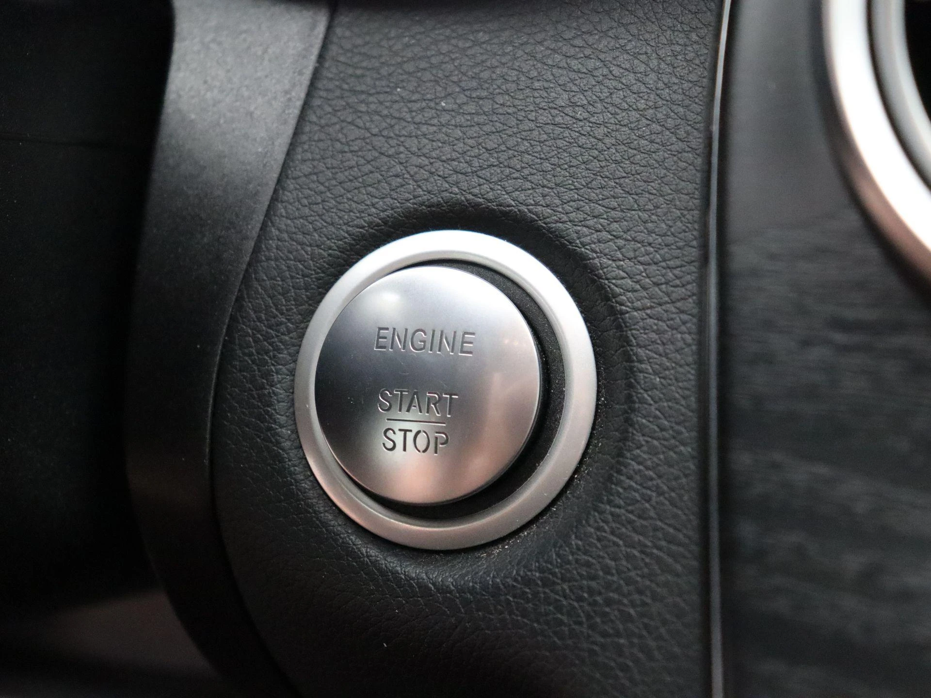 Mercedes-Benz-C-Klasse-image-12