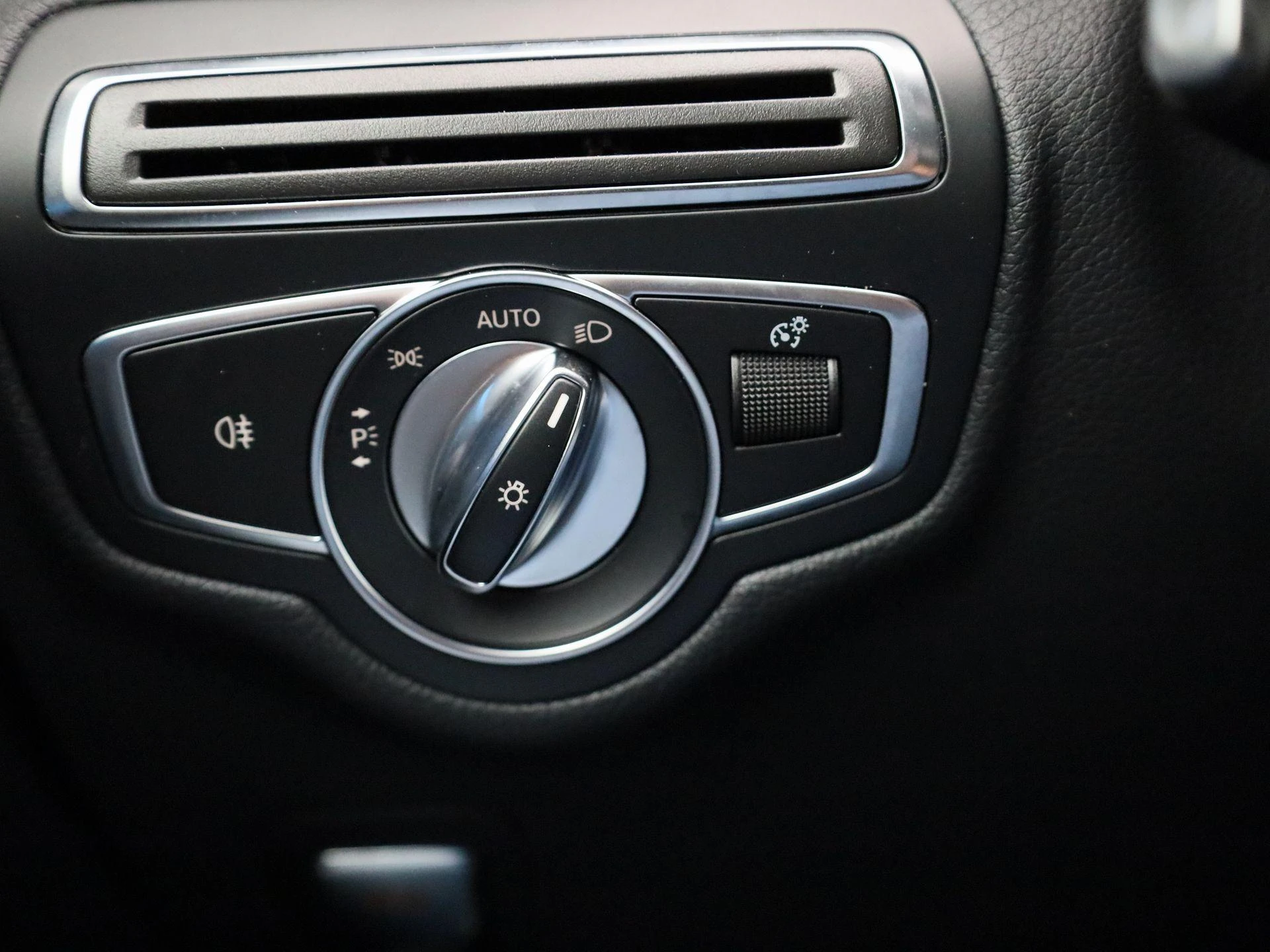 Mercedes-Benz-GLC-image-21
