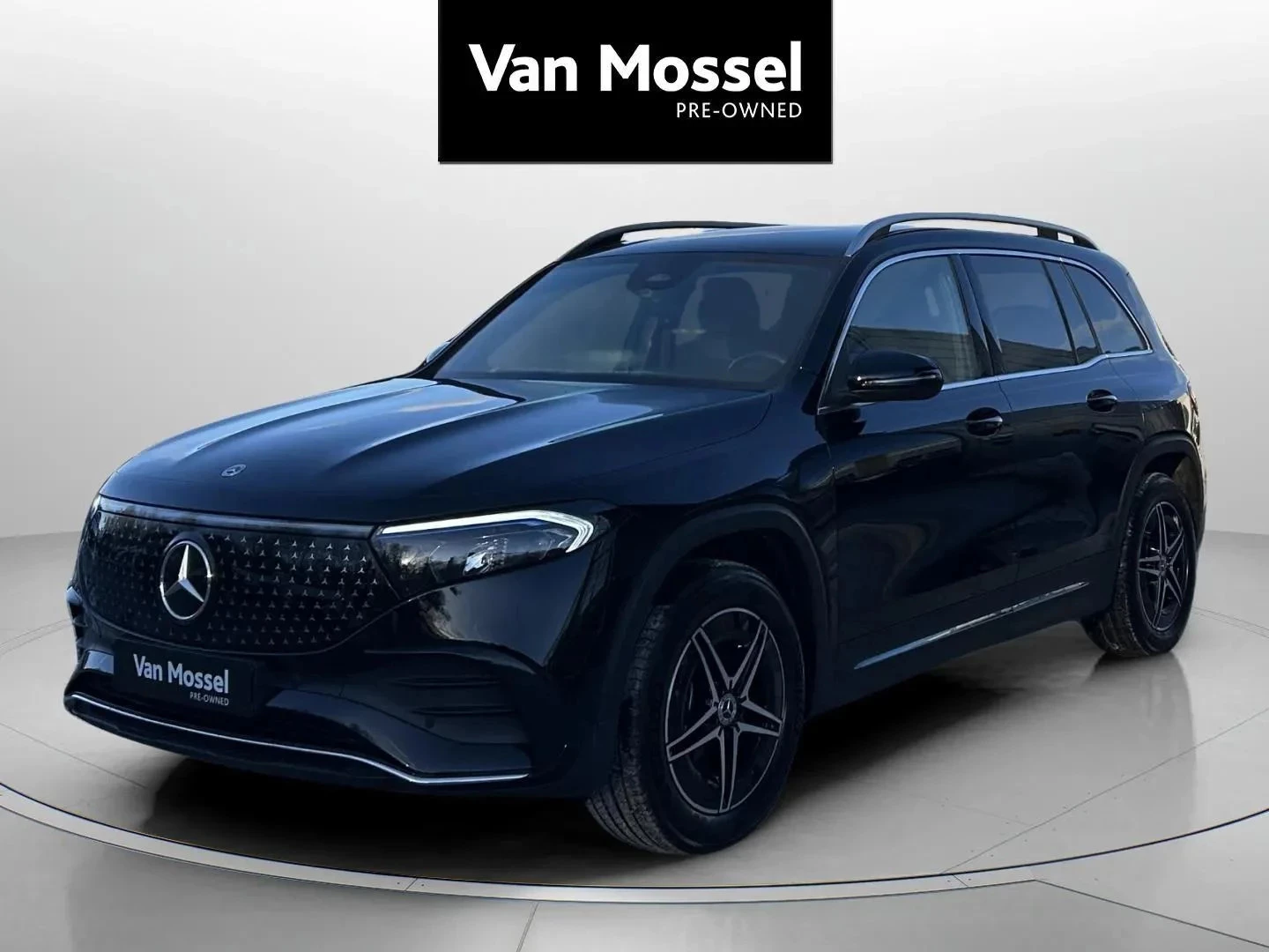 Mercedes-Benz-EQB-image-0