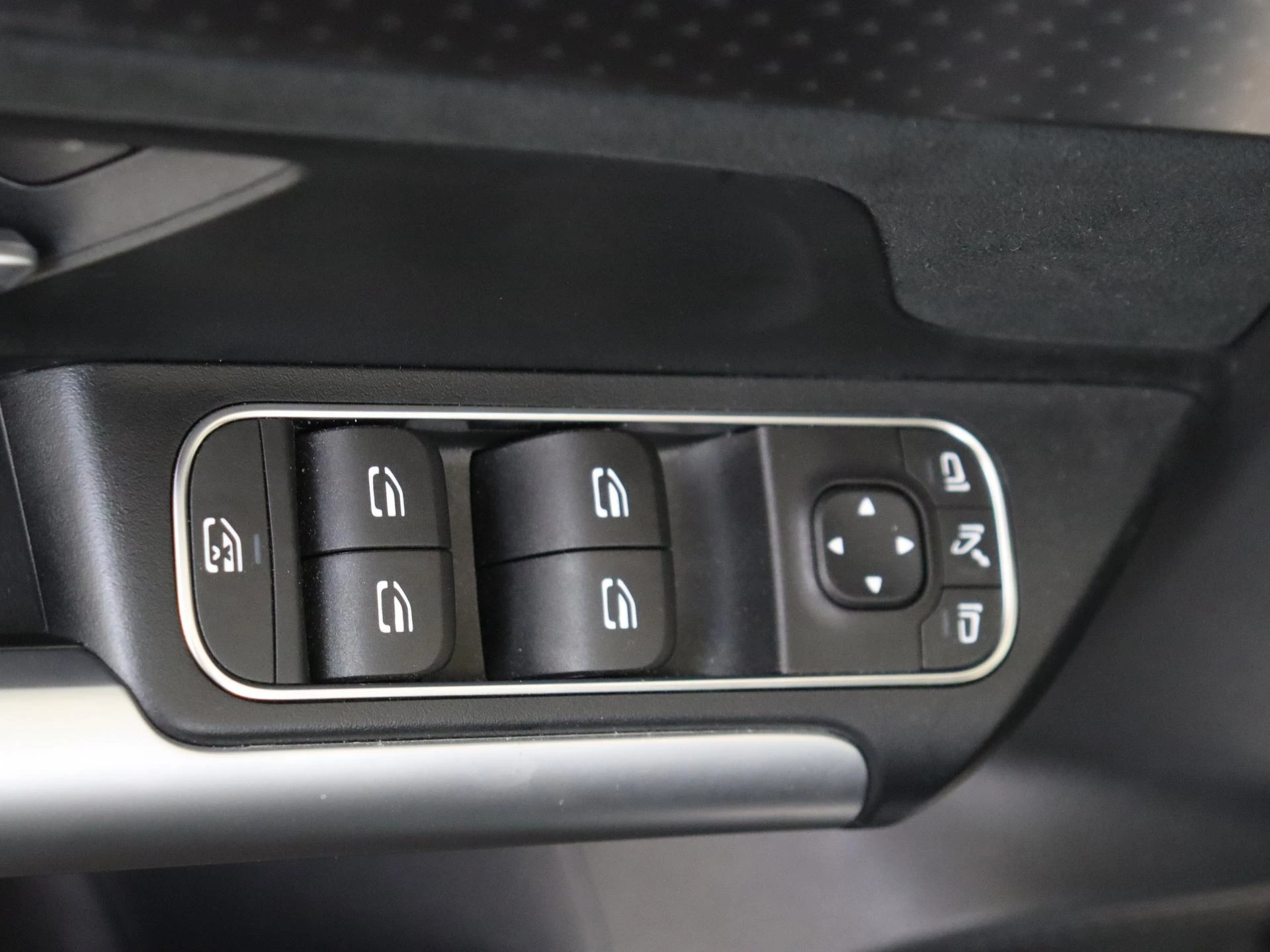 Mercedes-Benz-EQA-image-26