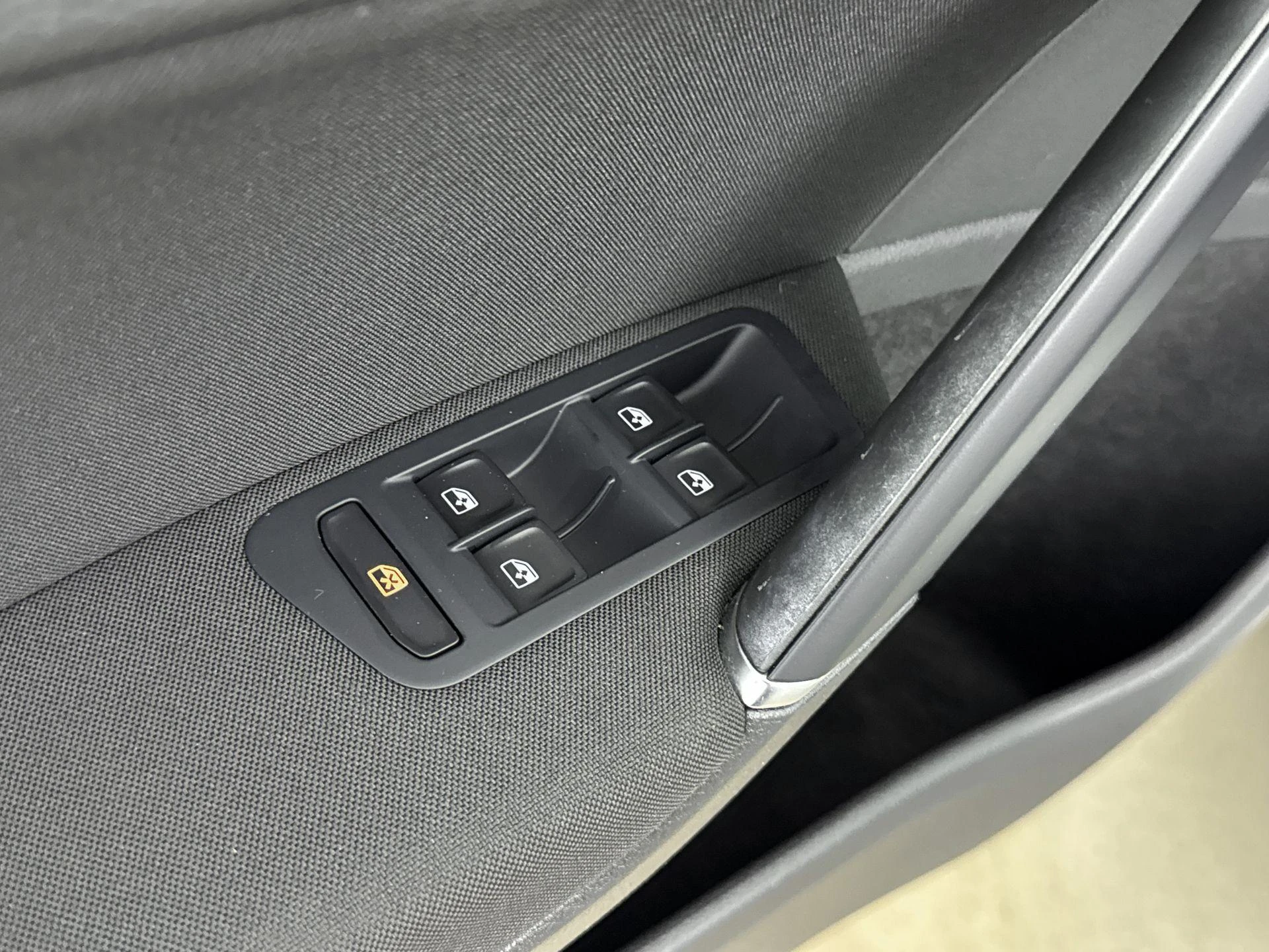 Volkswagen-Golf-image-12