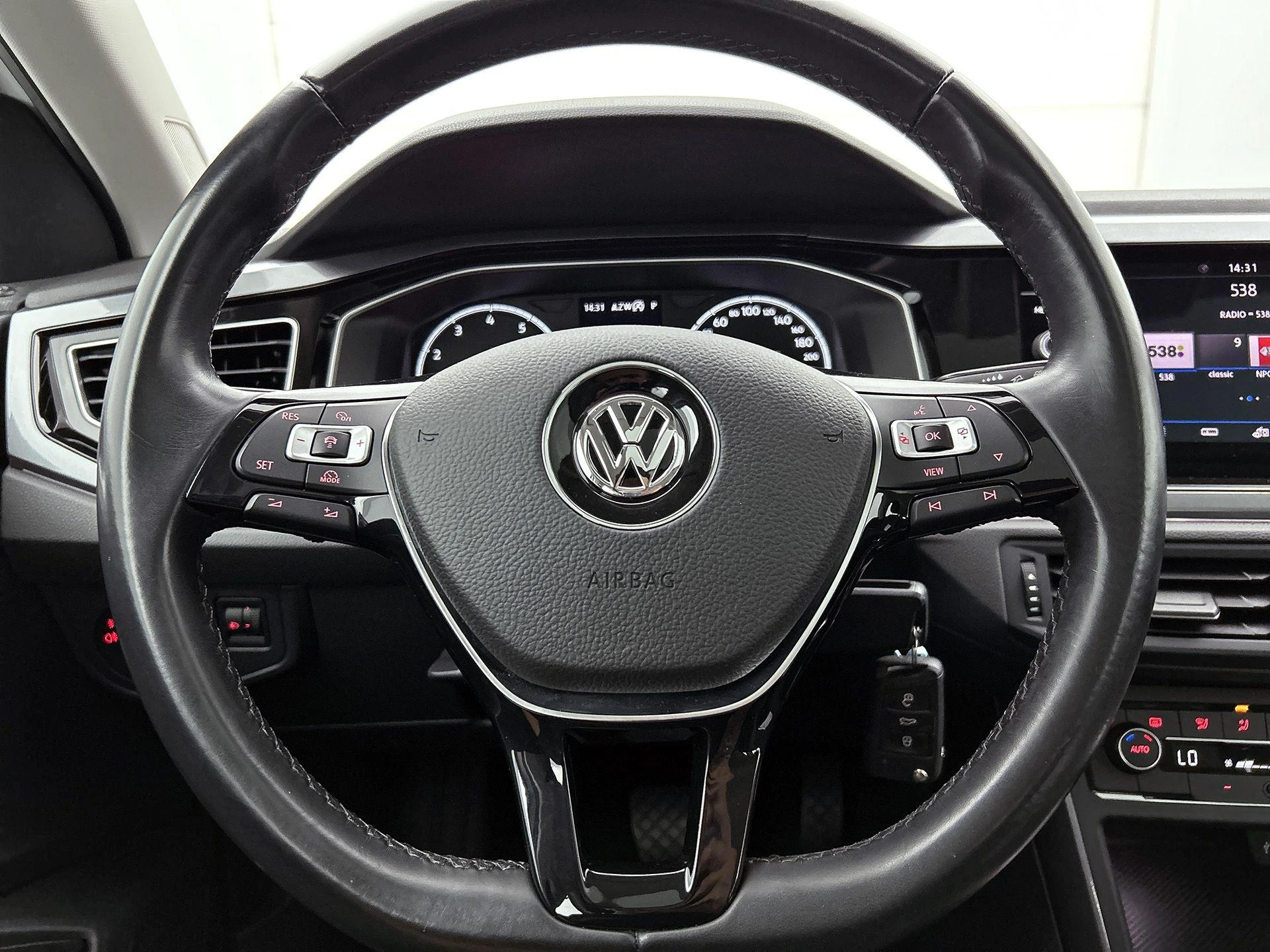 Volkswagen-Polo-image-30