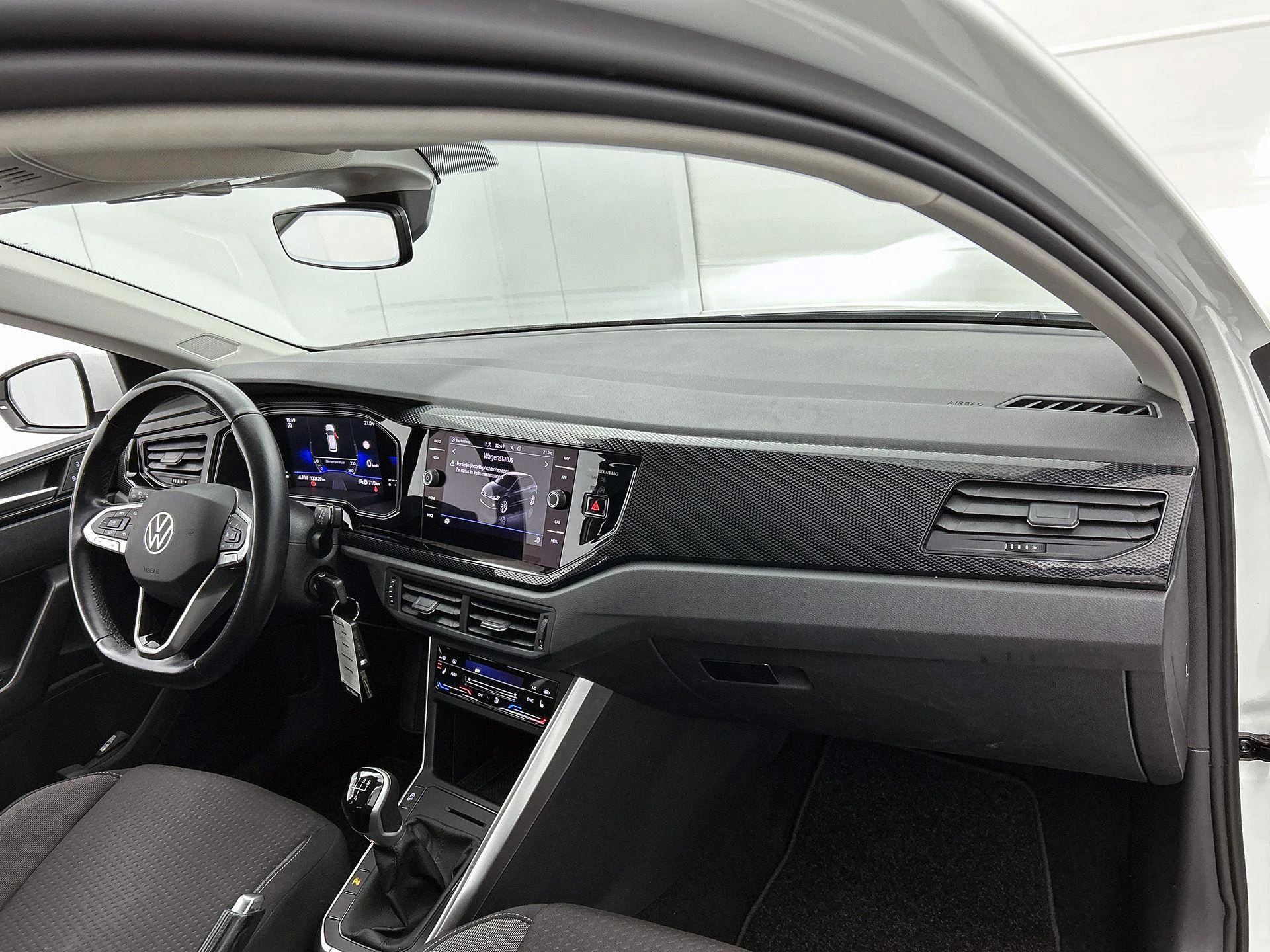 Volkswagen-Polo-image-17