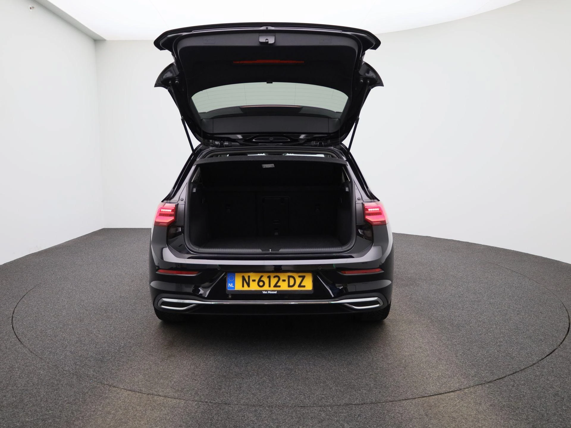 Volkswagen-Golf-image-10