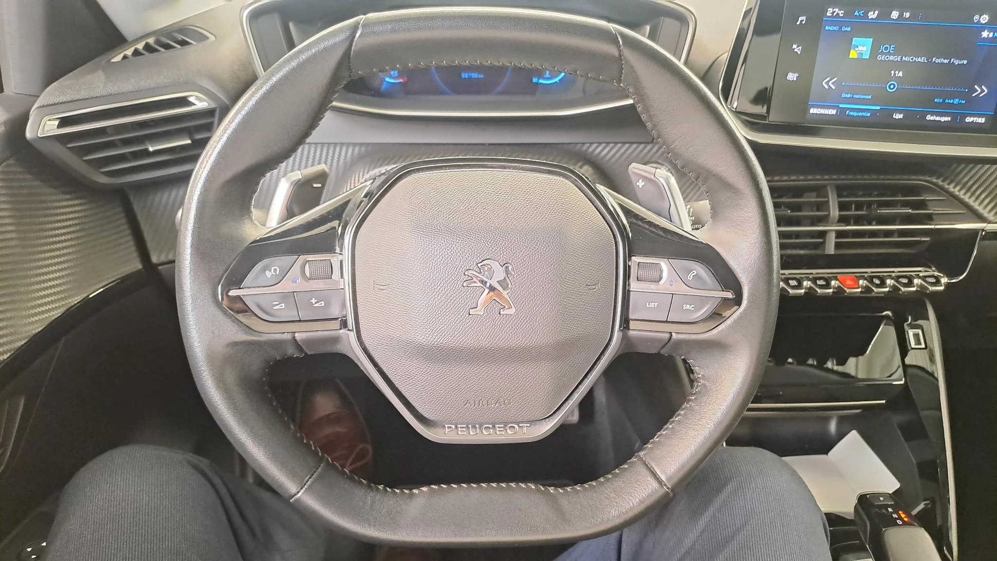Peugeot-208-image-12