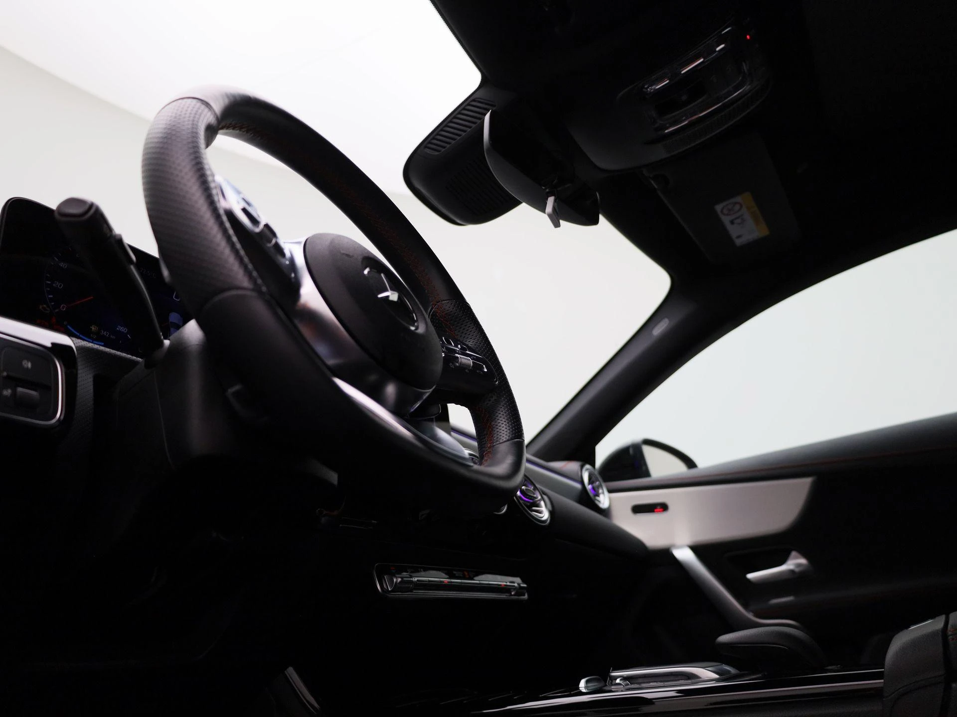 Mercedes-Benz-CLA-image-36