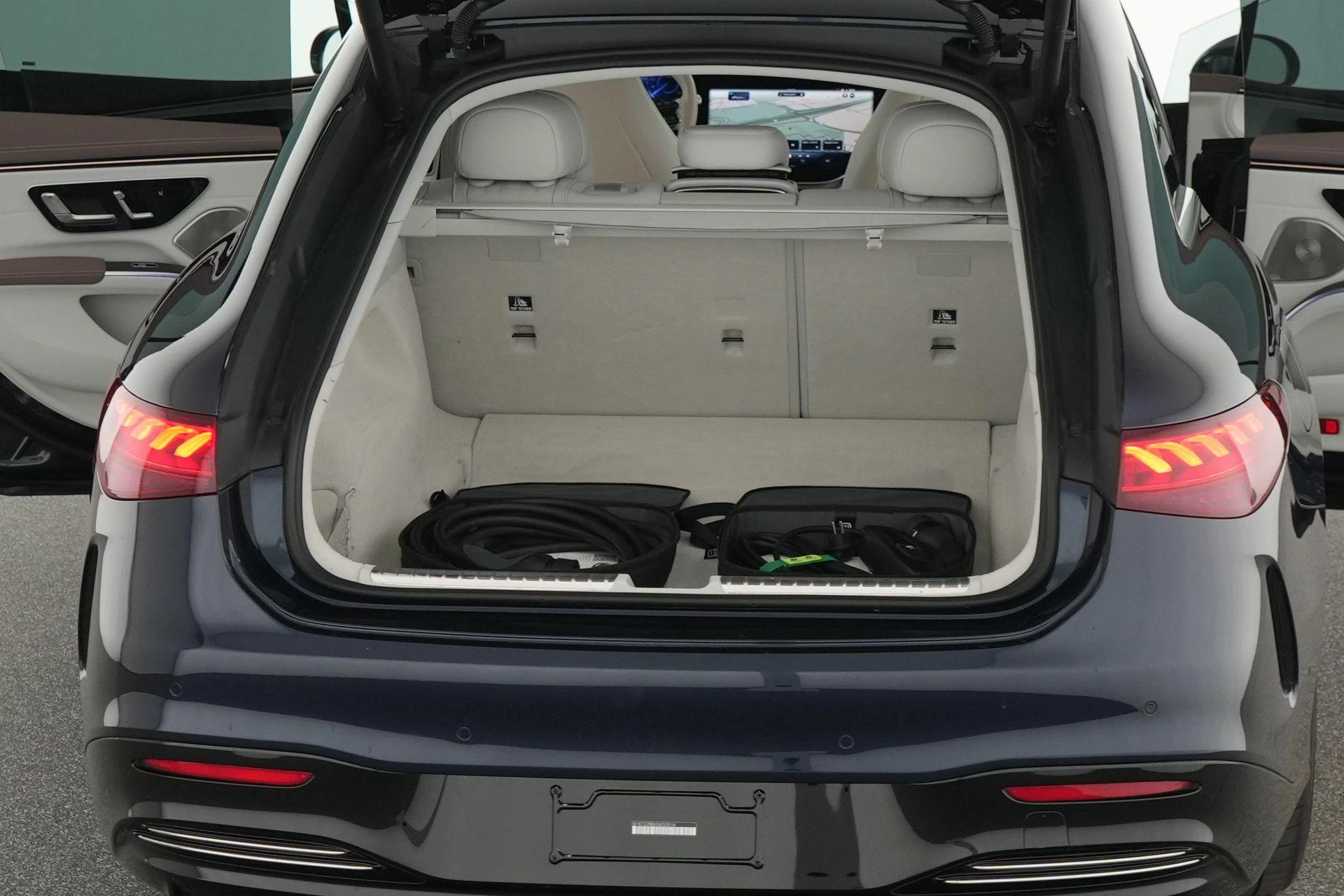 Mercedes-Benz-EQS-image-16