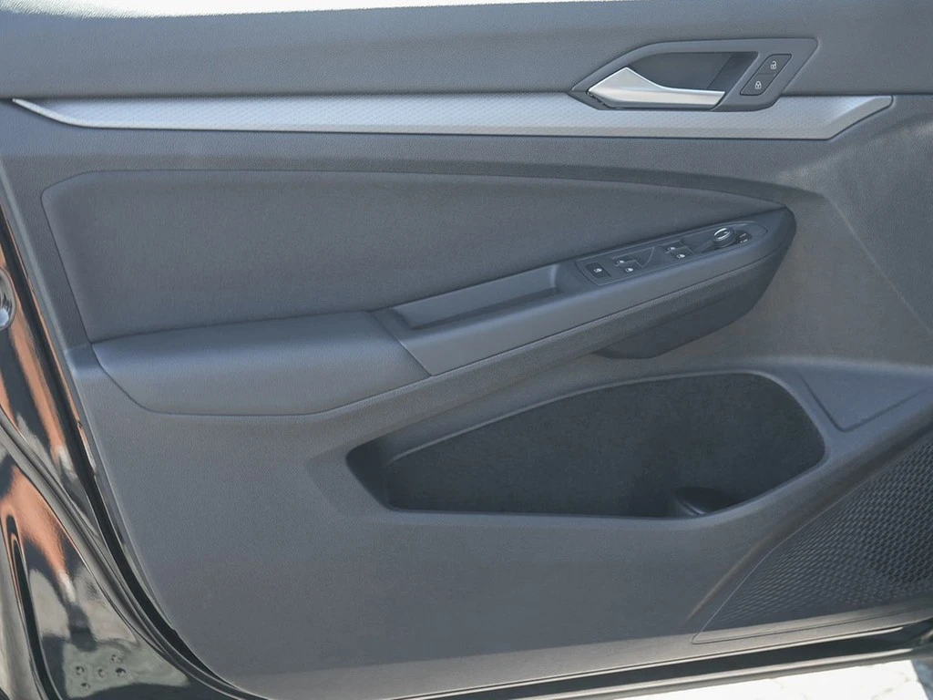 Volkswagen-Golf-image-17