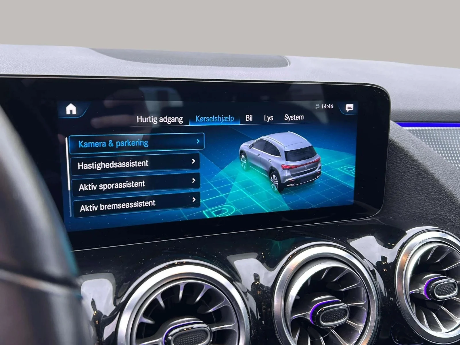 Mercedes-Benz-EQA-image-17