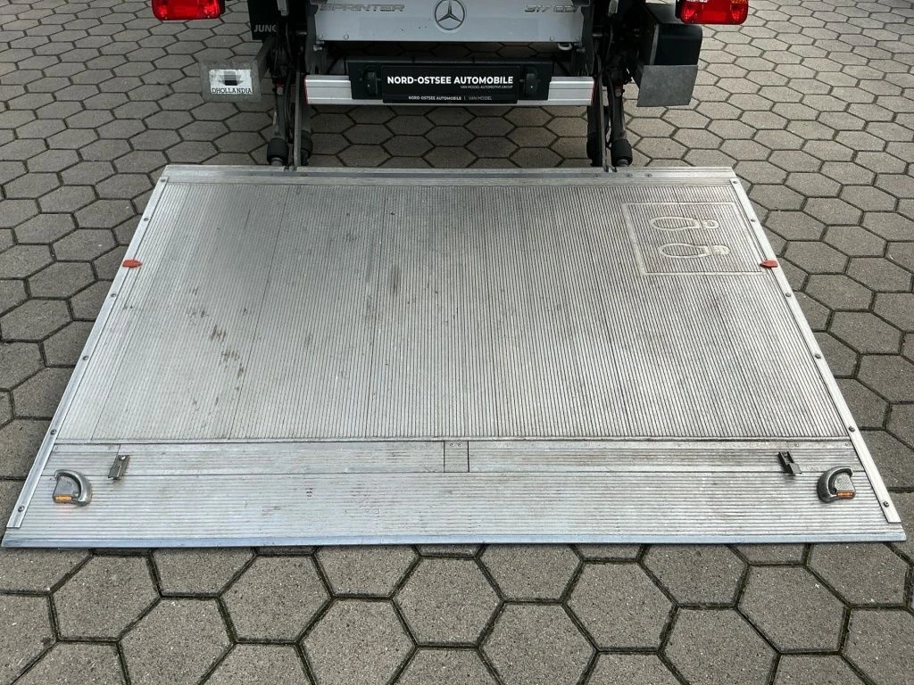 Mercedes-Benz-Sprinter 317-image-18