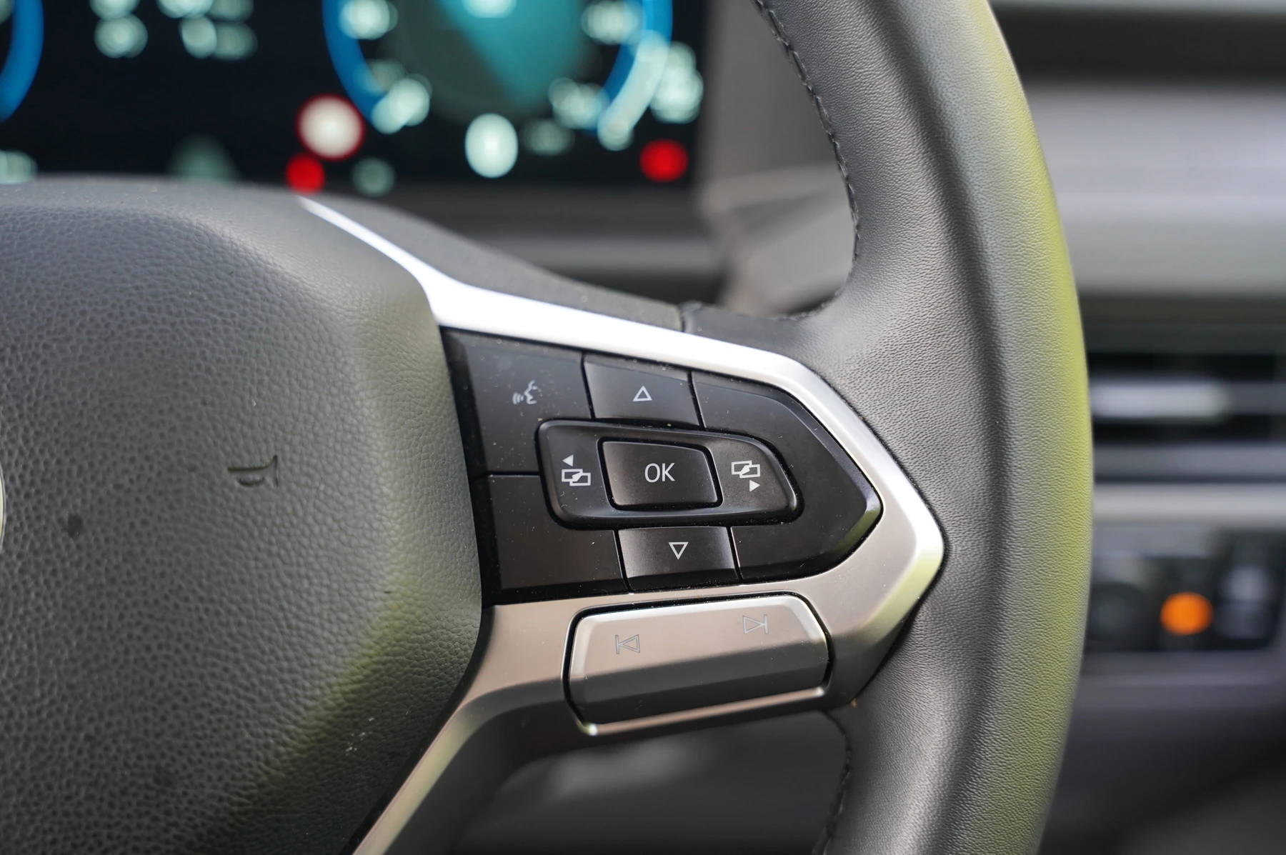 Volkswagen-Transporter-image-16