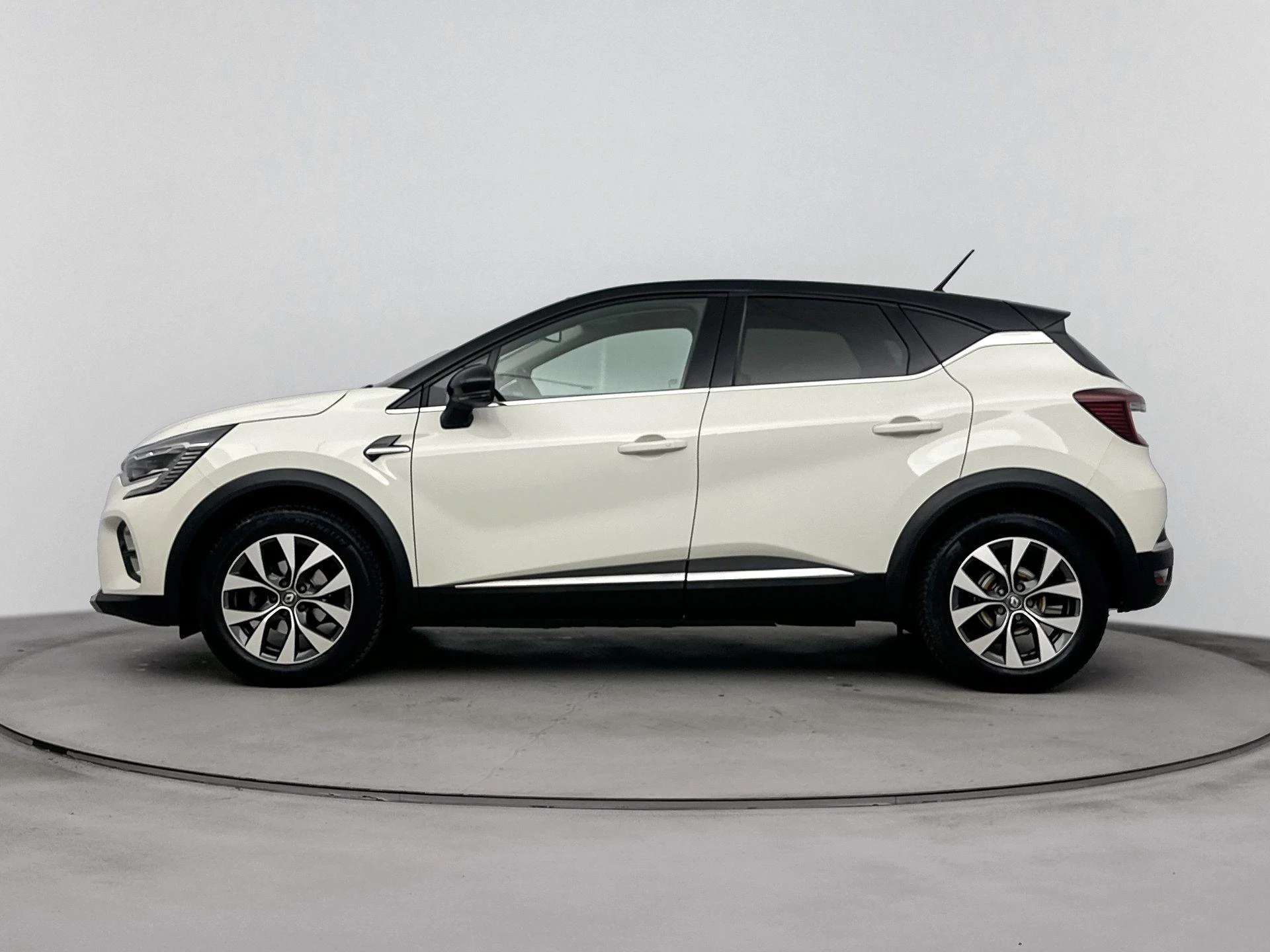 Renault-Captur-image-1