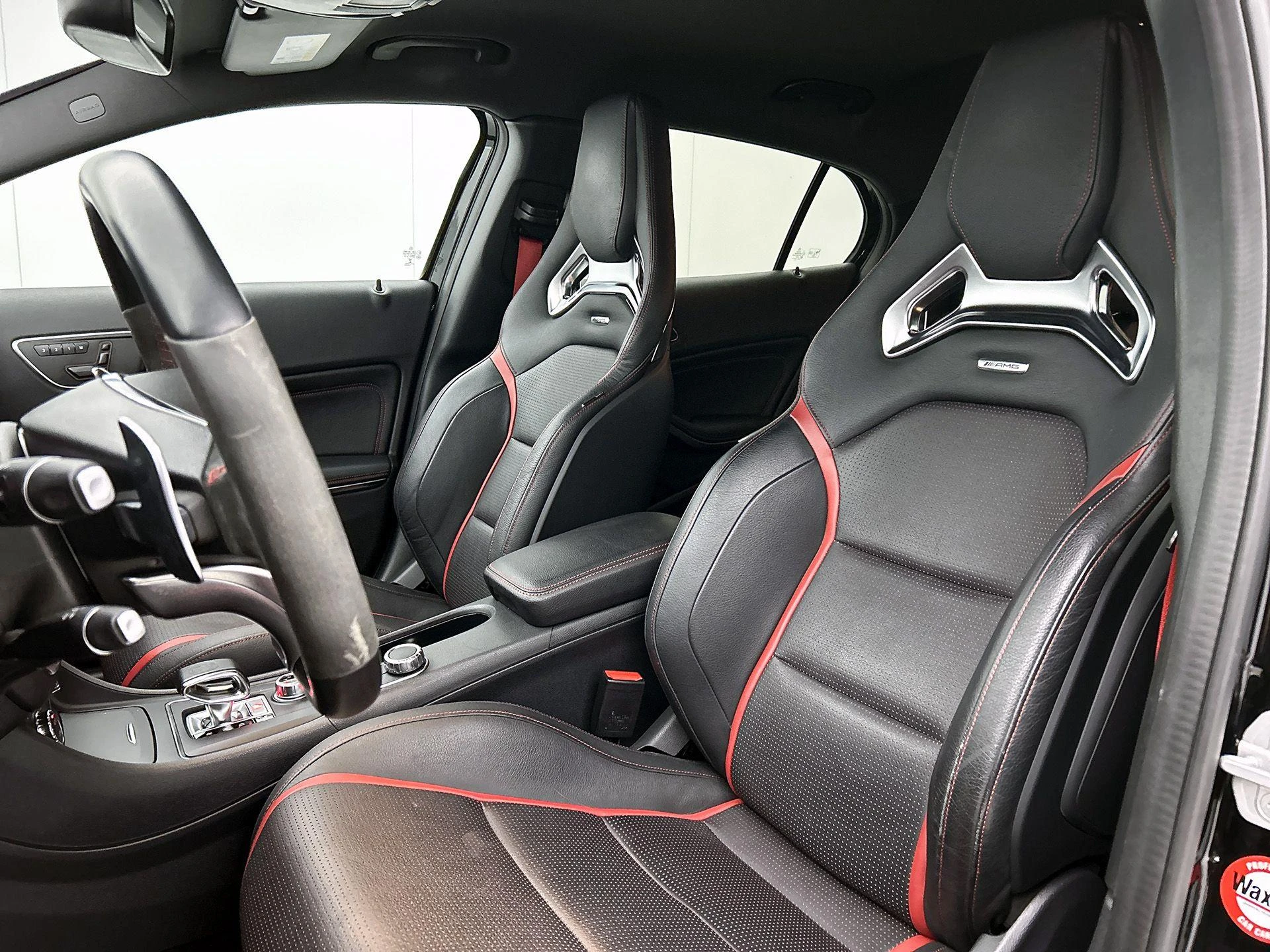 Mercedes-Benz-GLA-image-40