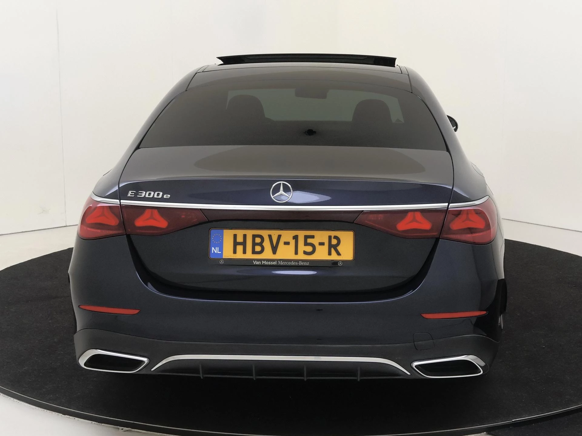 Mercedes-Benz-E-Klasse-image-6