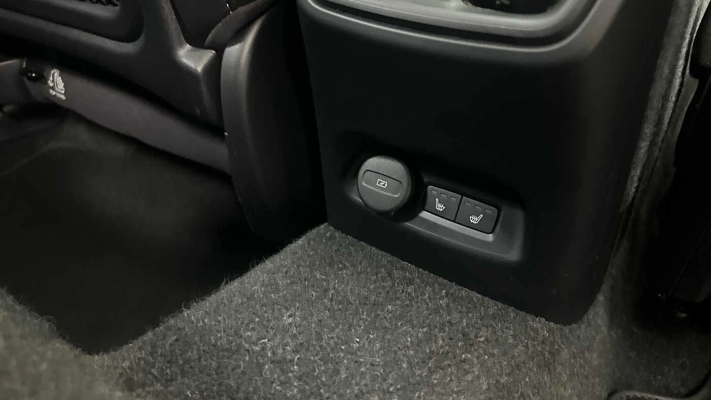 Volvo-EX40-image-21