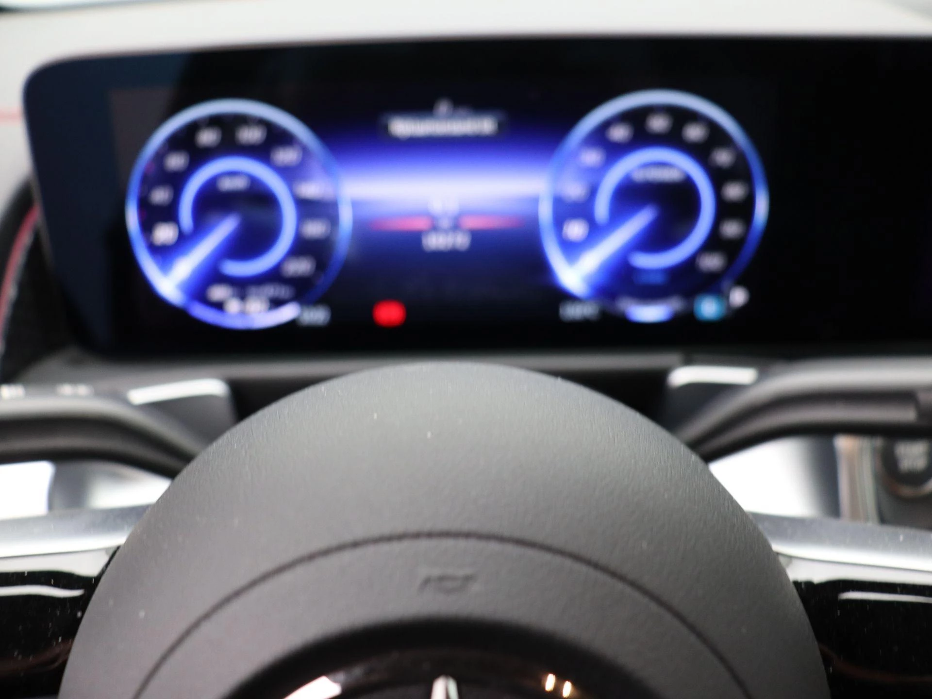 Mercedes-Benz-EQB-image-8
