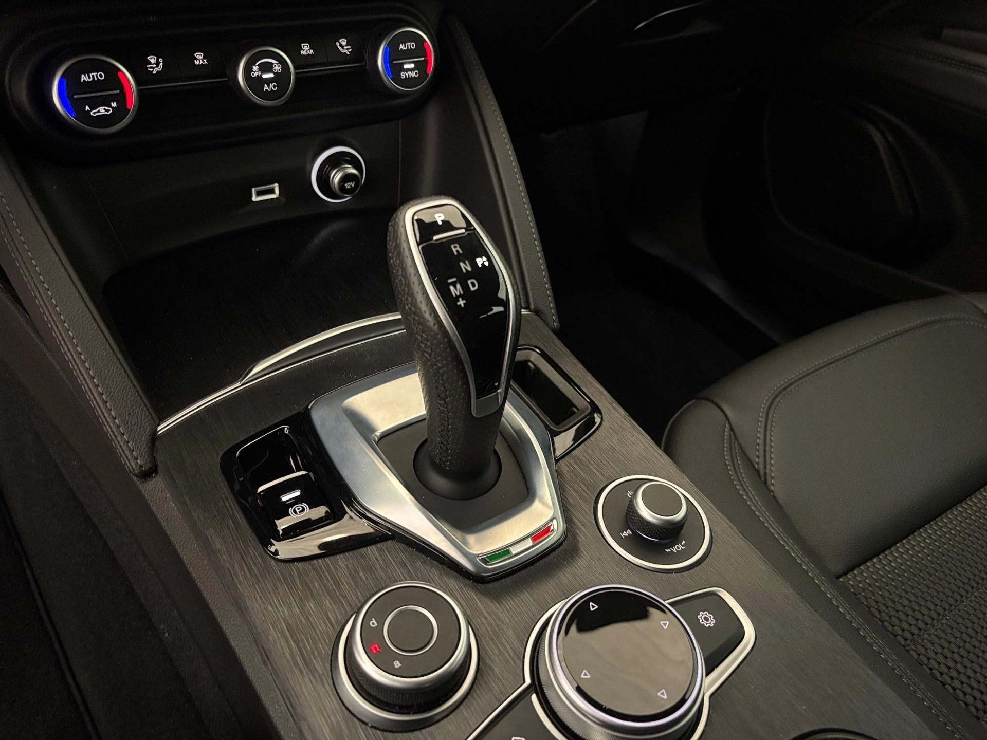 Alfa Romeo-Stelvio-image-9