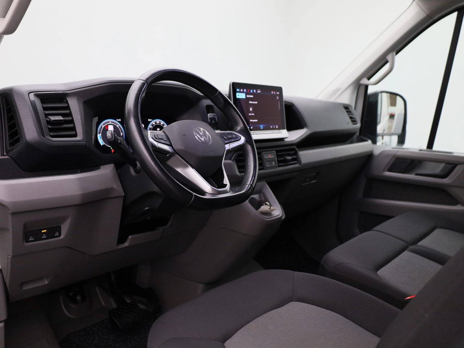 Volkswagen-Crafter-image-34