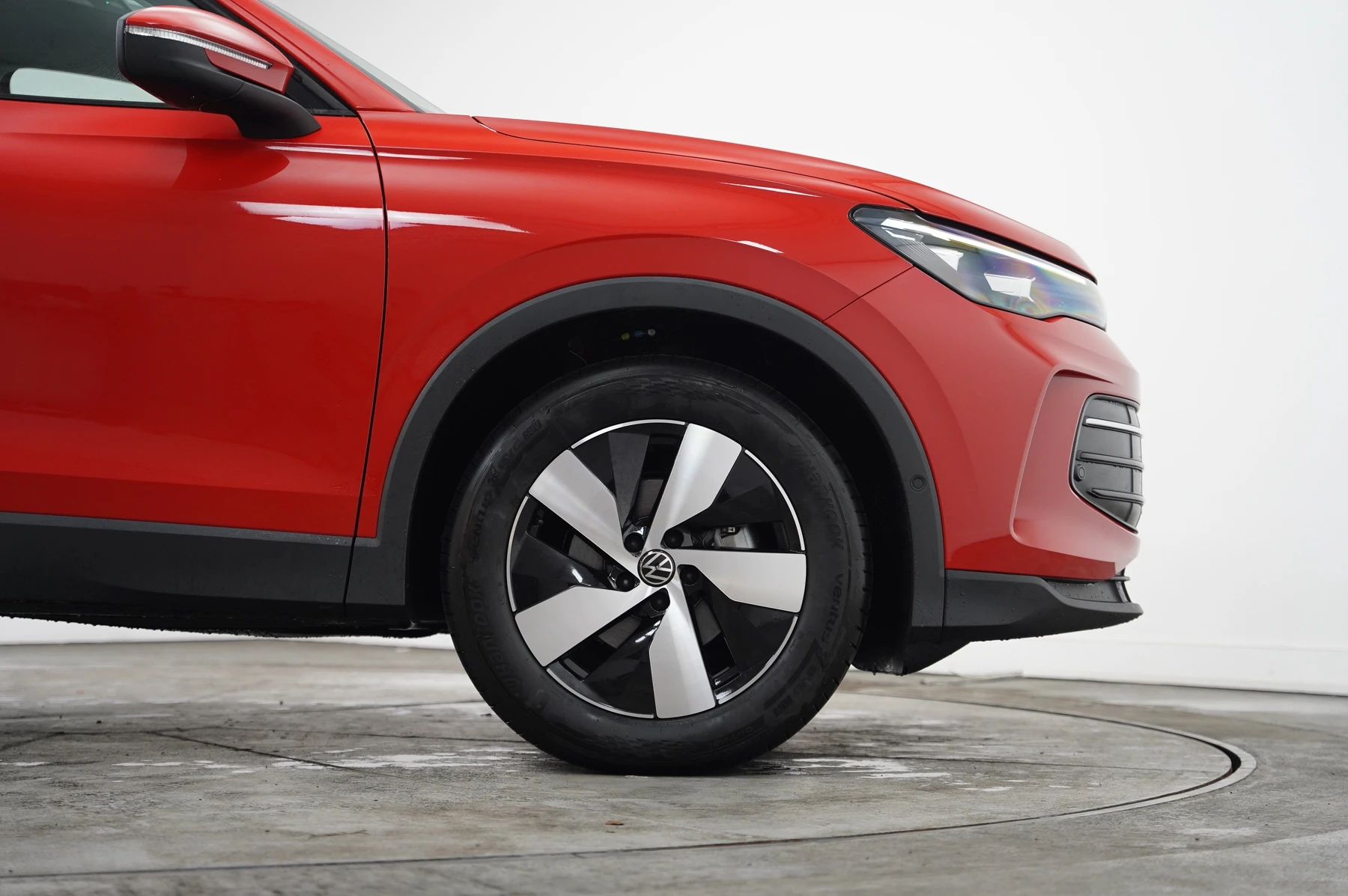 Volkswagen-Tiguan-image-28
