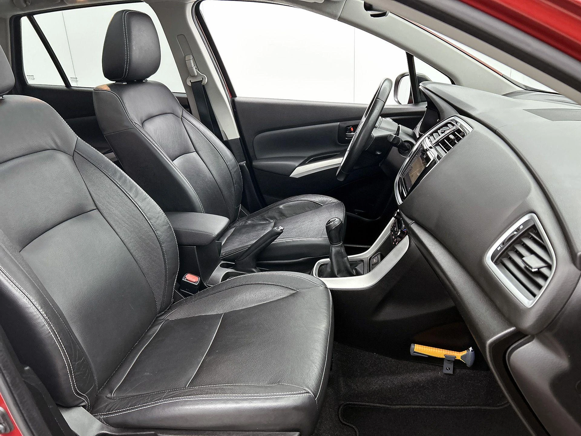 Suzuki-S-Cross-image-35