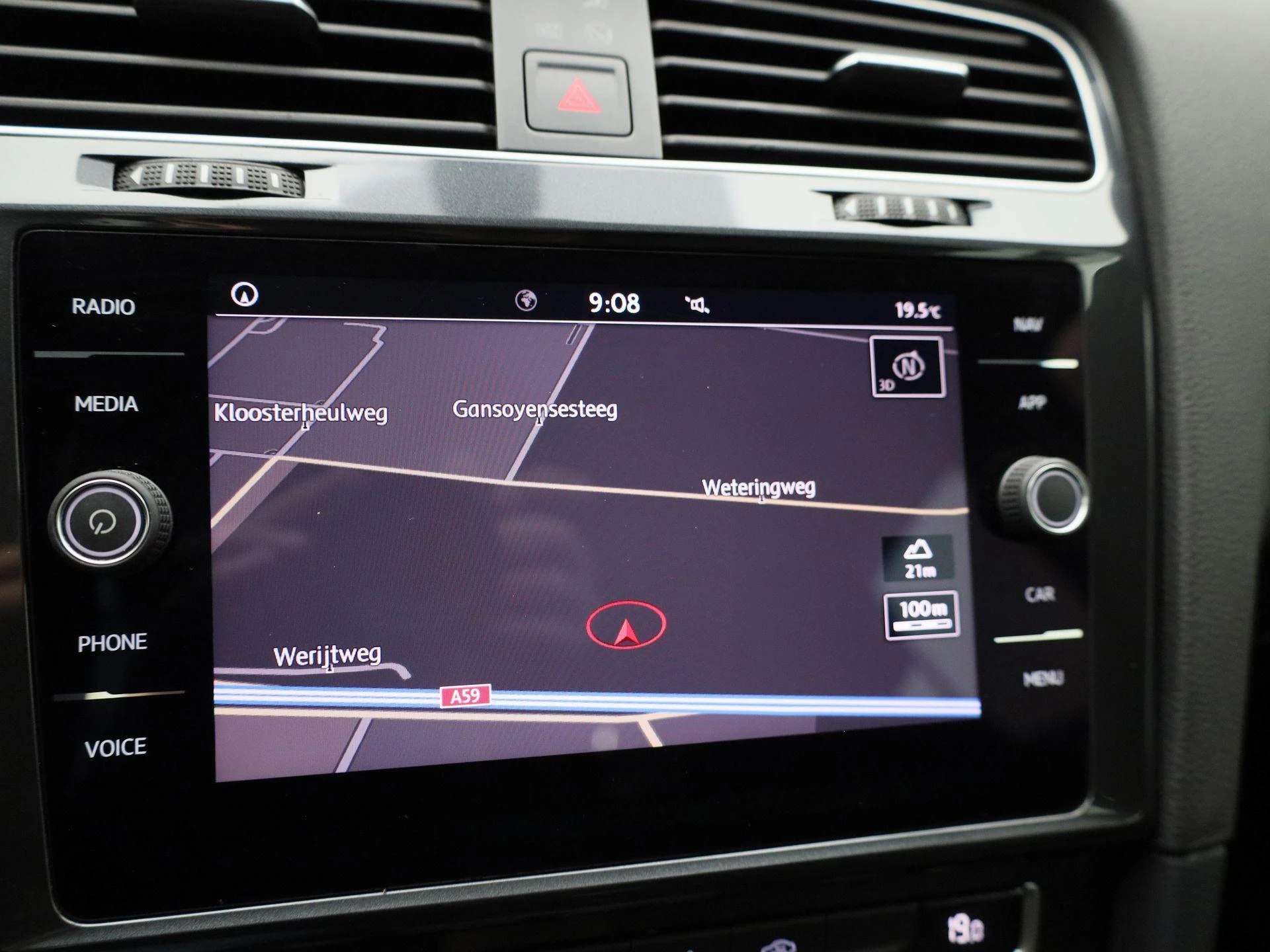 Volkswagen-Golf-image-16