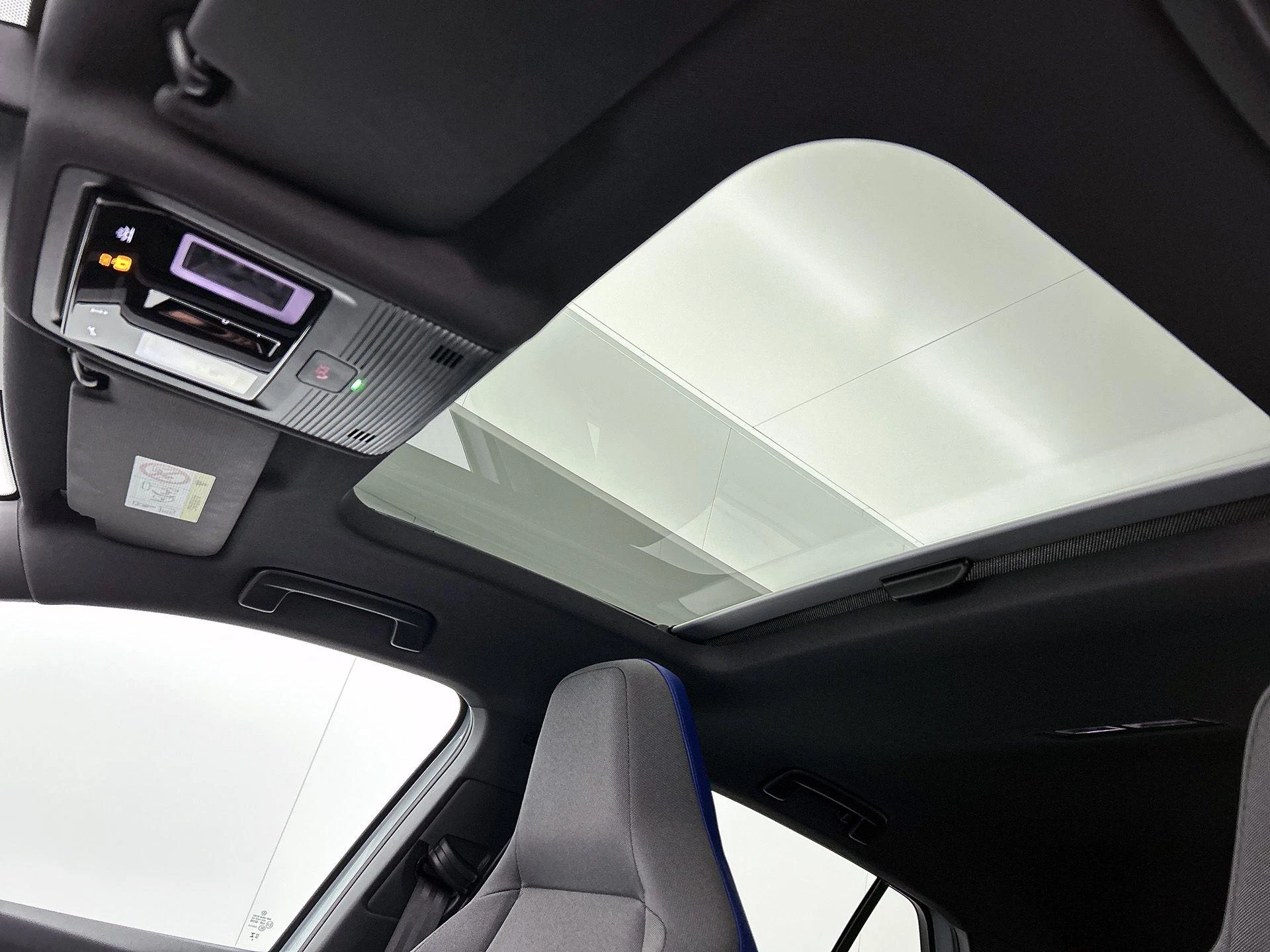 Volkswagen-Golf-image-23