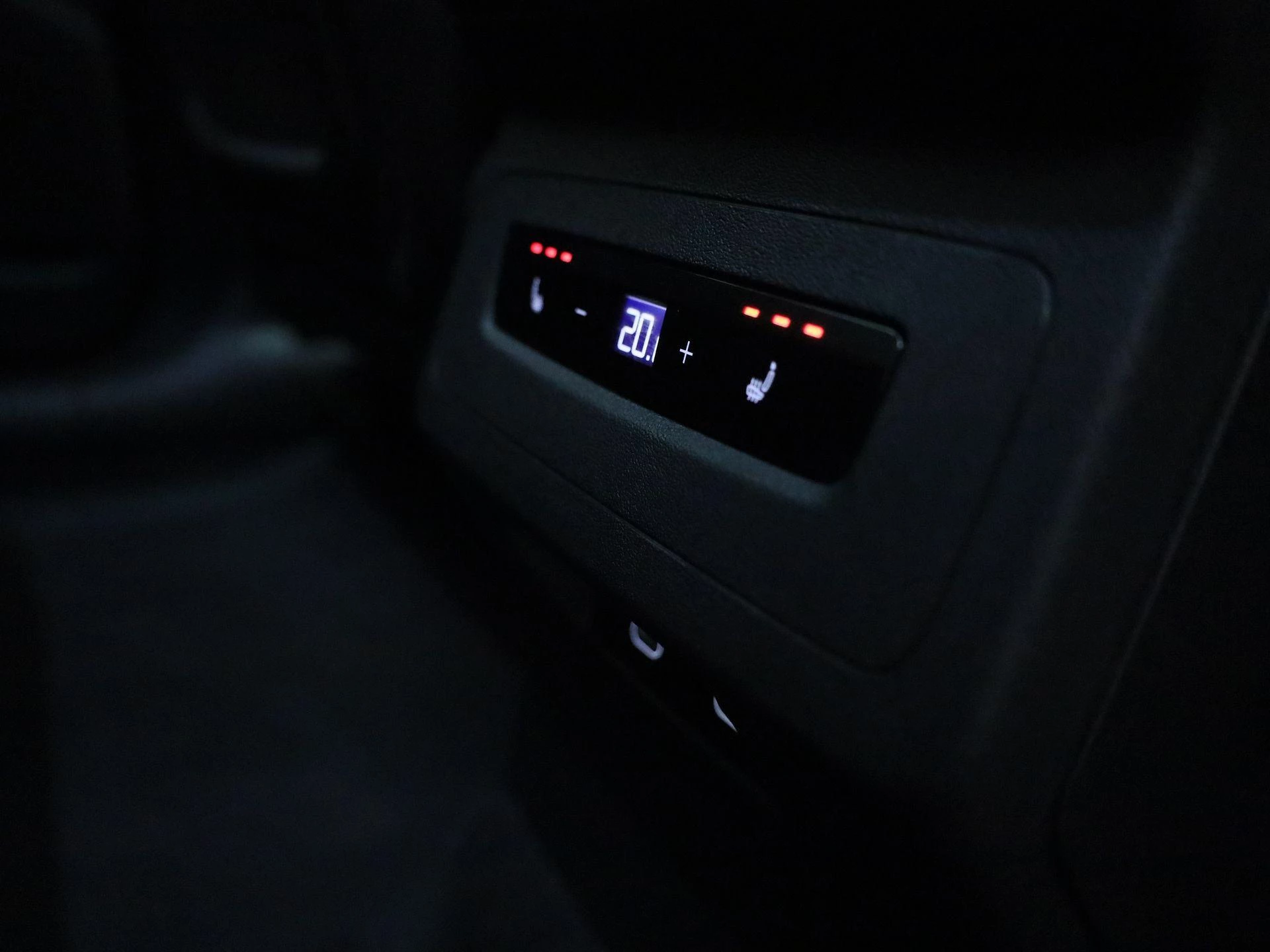 Audi-Q6 e-tron-image-43