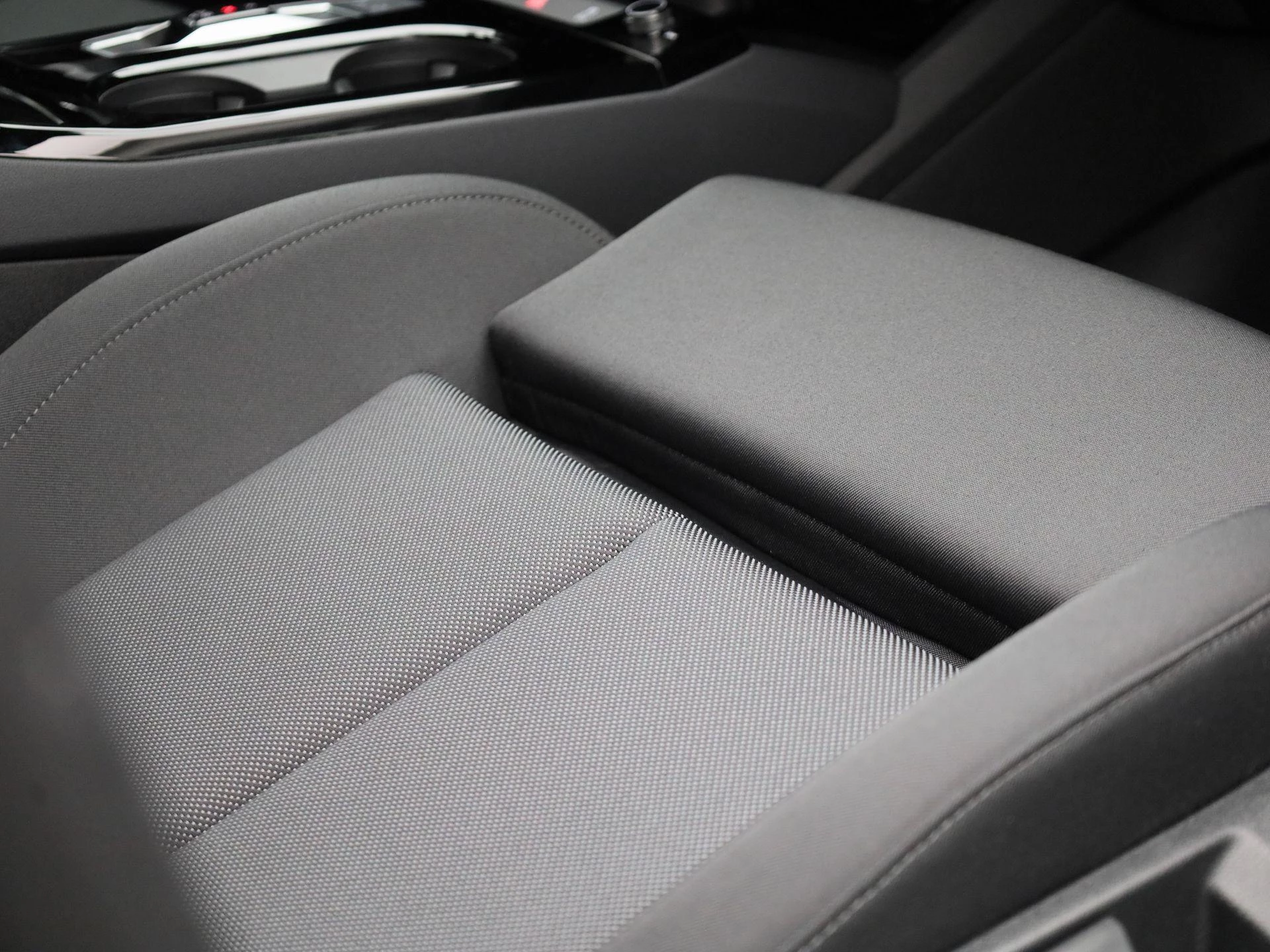 Audi-Q6 e-tron-image-42