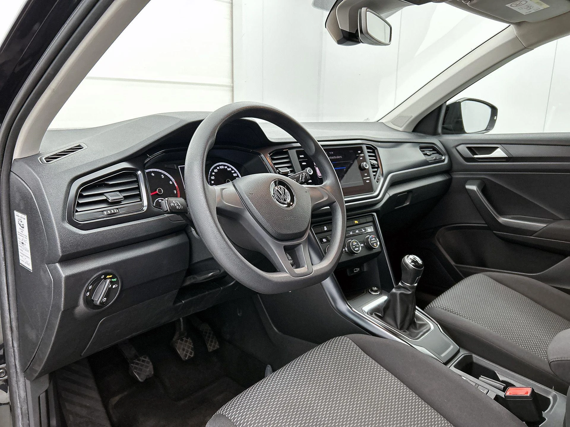 Volkswagen-T-Roc-image-8
