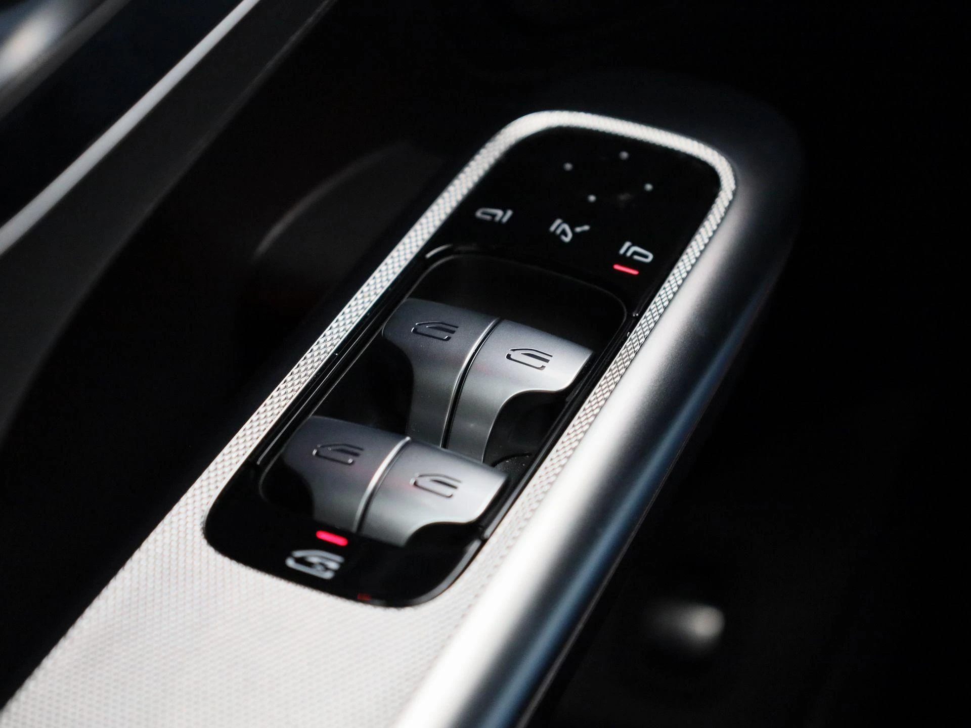 Mercedes-Benz-GLC-image-33