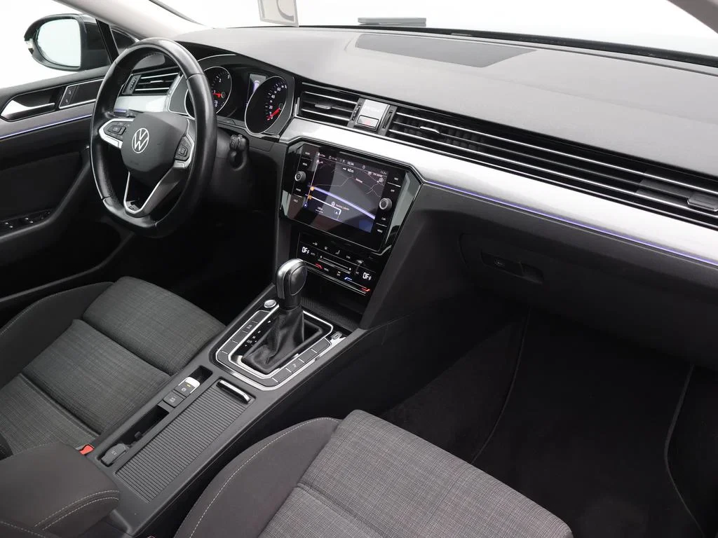 Volkswagen-Passat-image-2