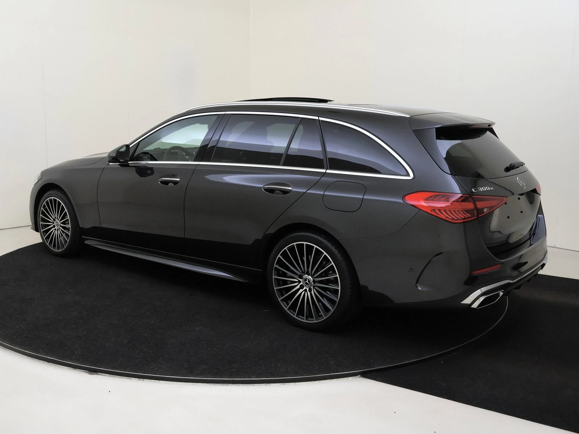 Mercedes-Benz-C-Klasse-image-2