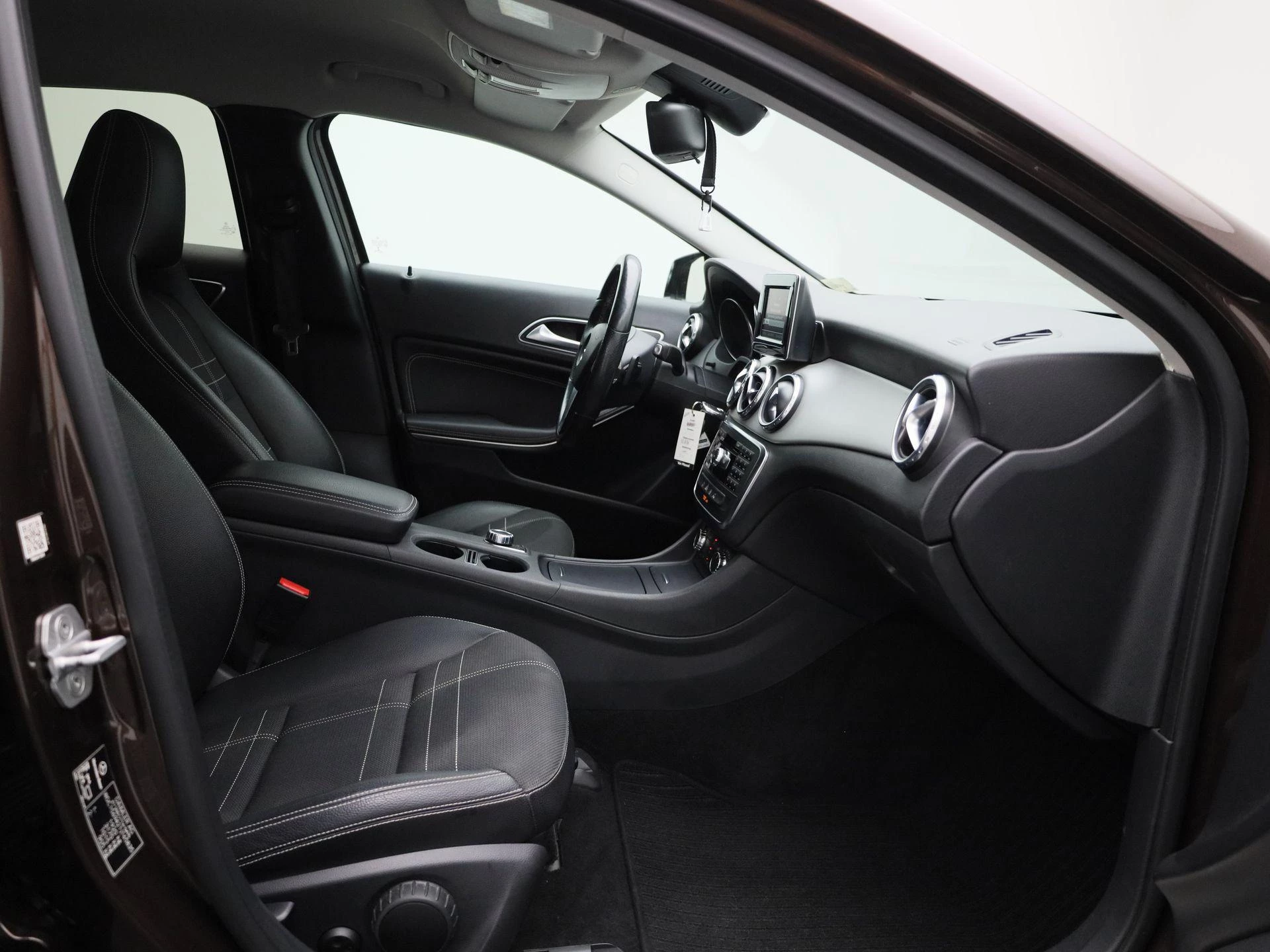 Mercedes-Benz-GLA-image-29