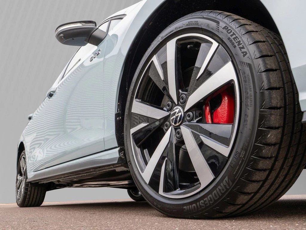 Volkswagen-Golf-image-4