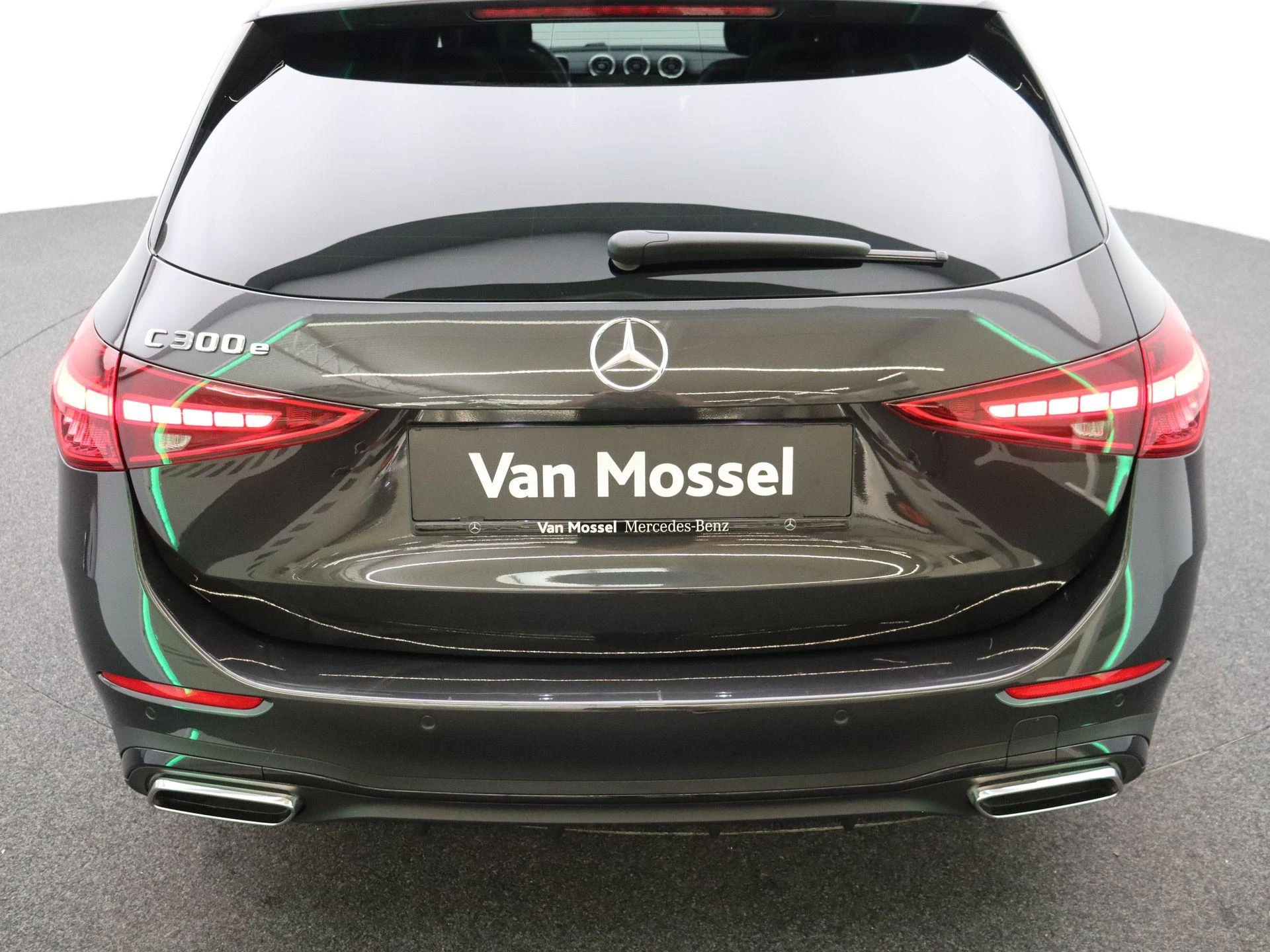 Mercedes-Benz-C-Klasse-image-21