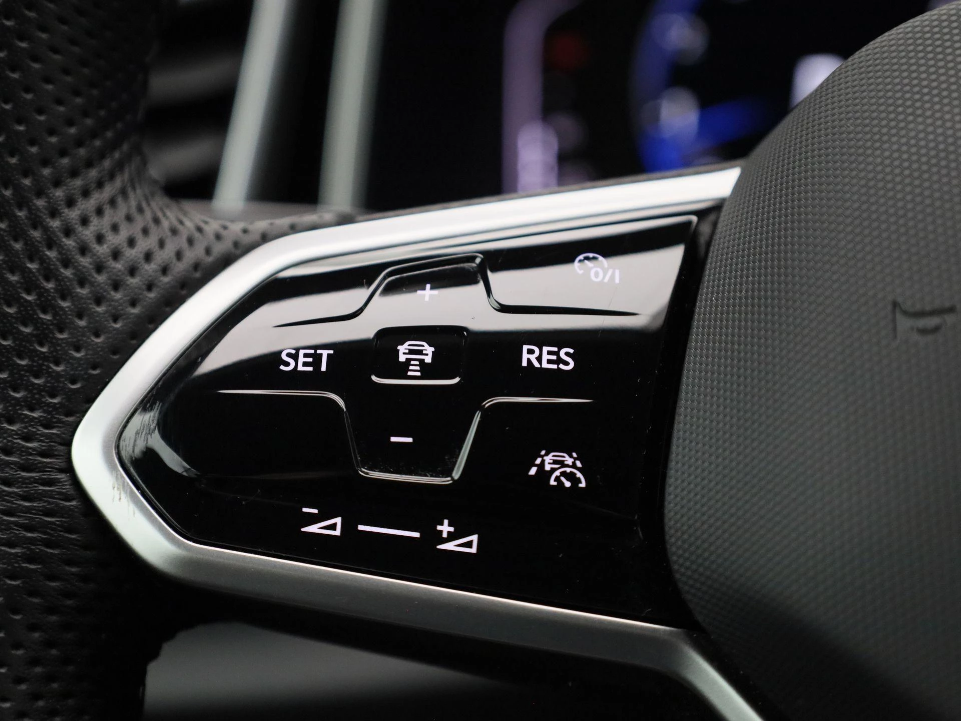 Volkswagen-T-Roc-image-22