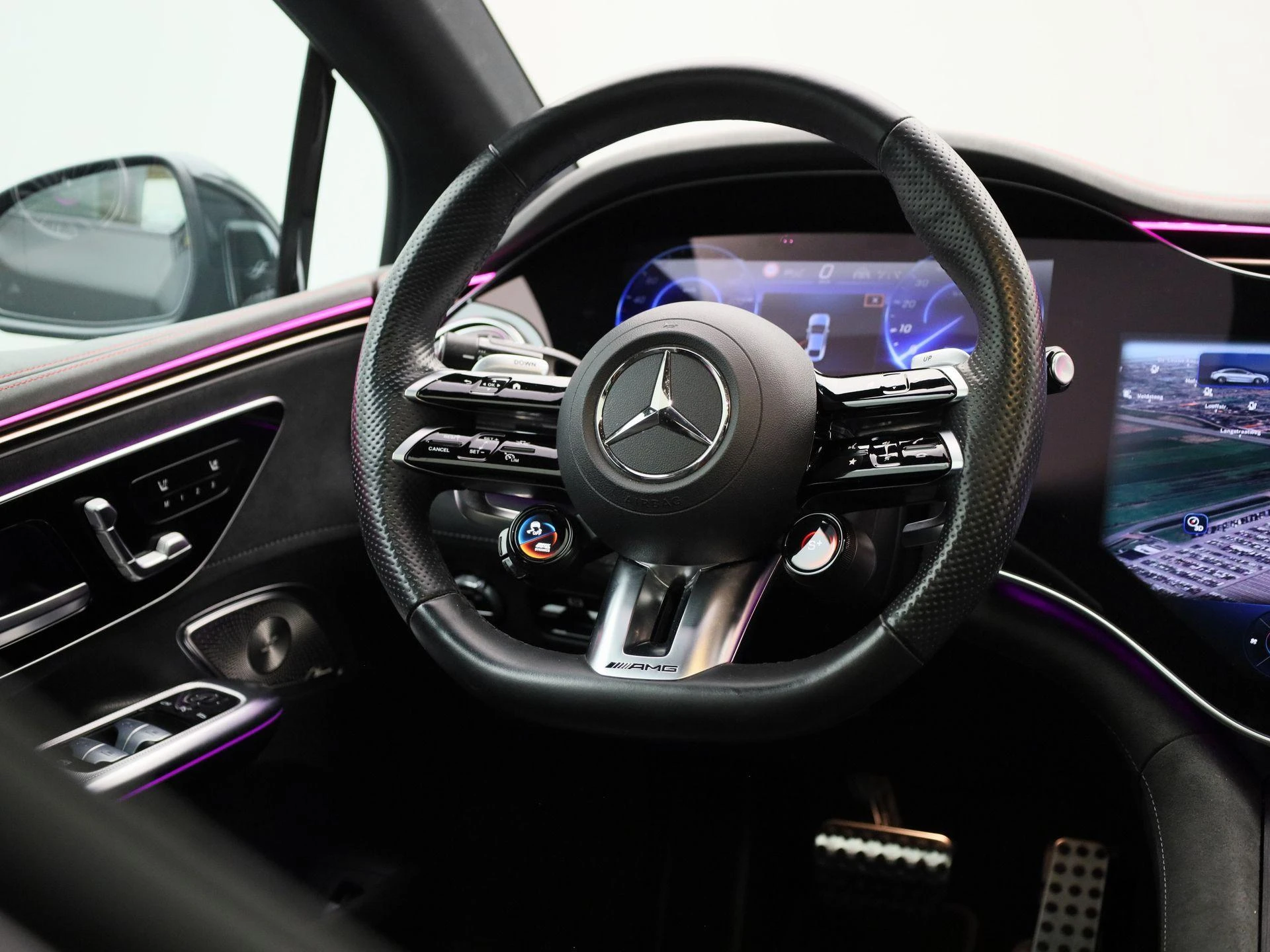 Mercedes-Benz-EQE-image-9