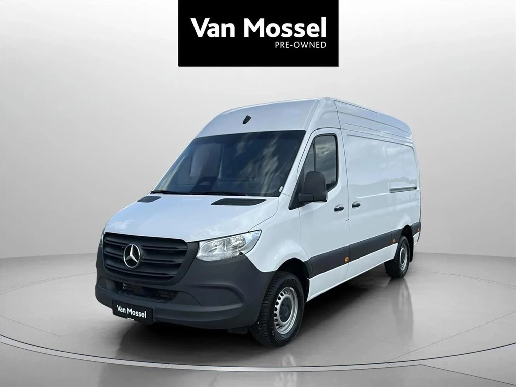 Mercedes-Benz-Sprinter-image-0