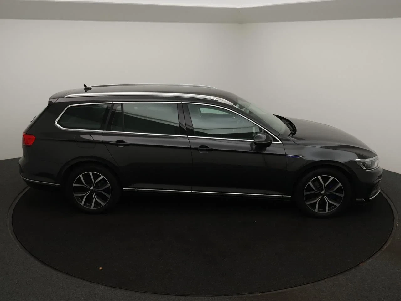 Volkswagen-Passat-image-5