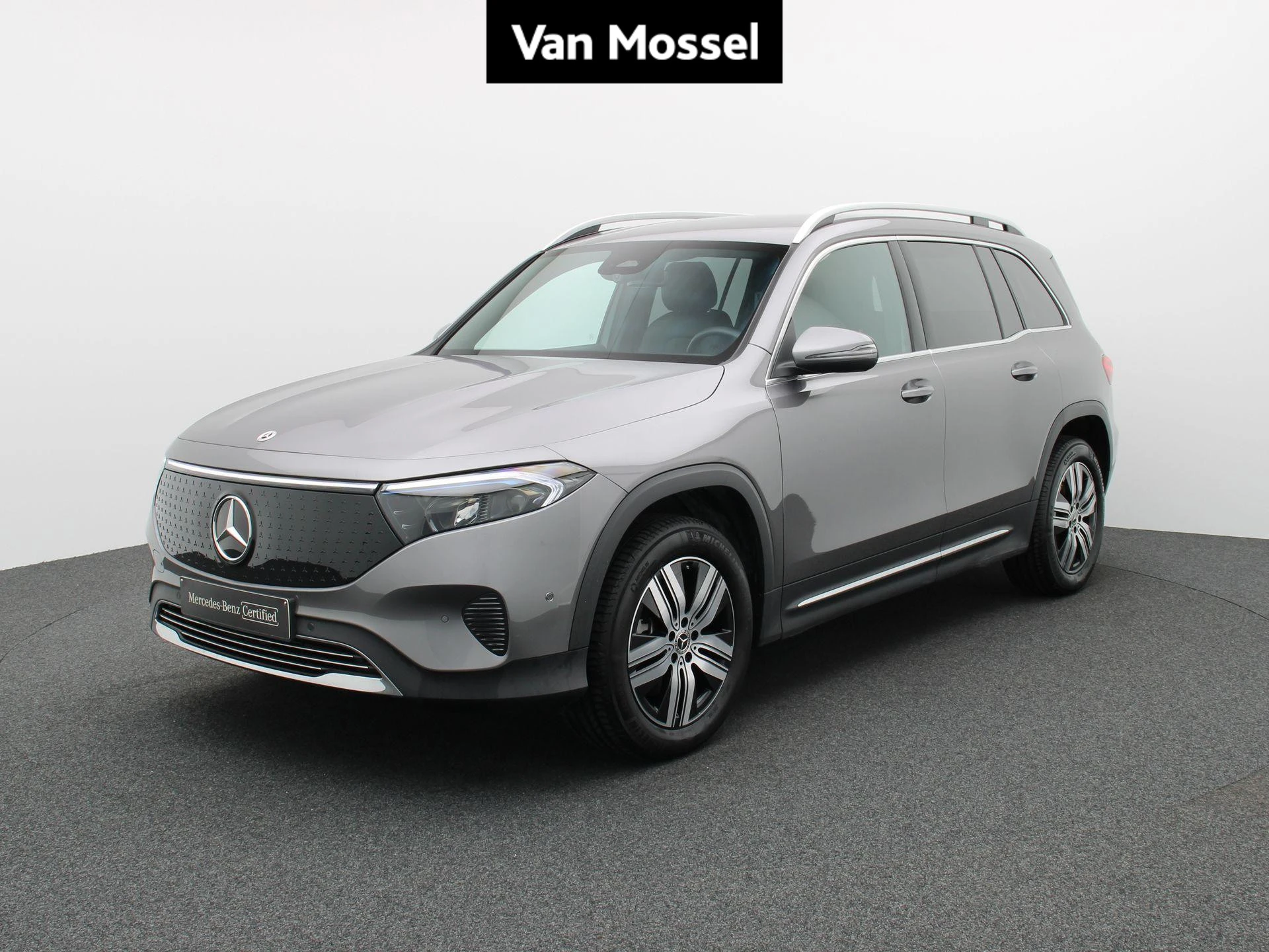 Mercedes-Benz-EQB-image-0